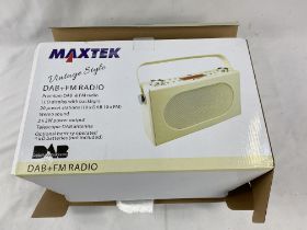 Maxtek vintage style DAB+FM radio in box