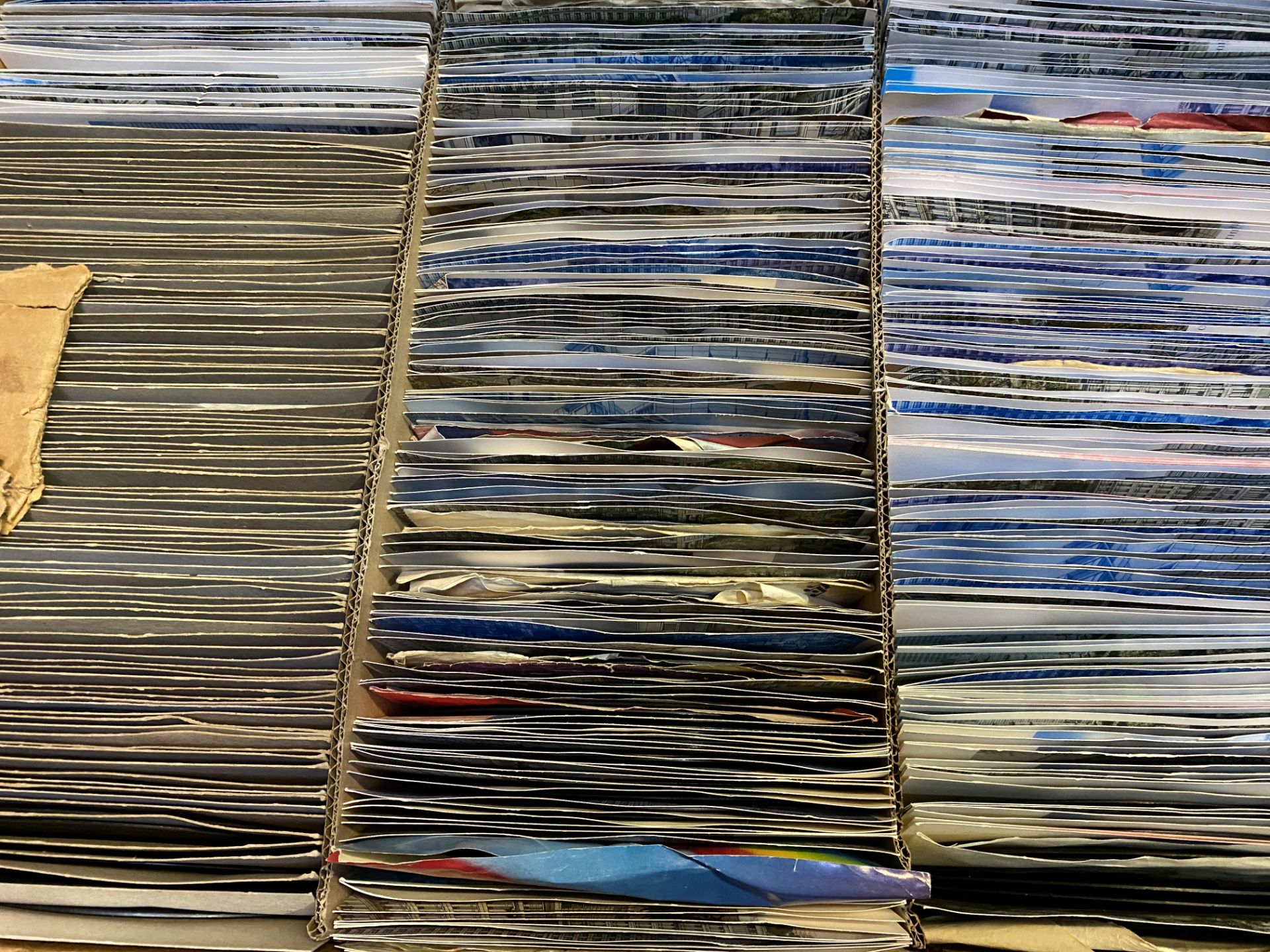 Quantity of vinyl singles without covers.