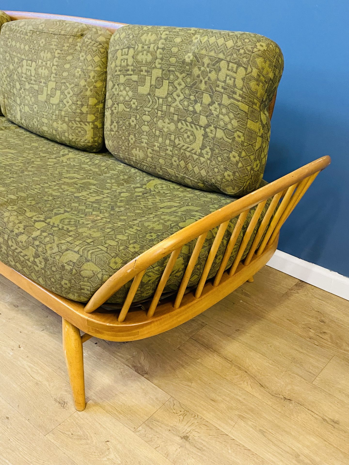 Ercol style beech studio sofa - Image 3 of 5