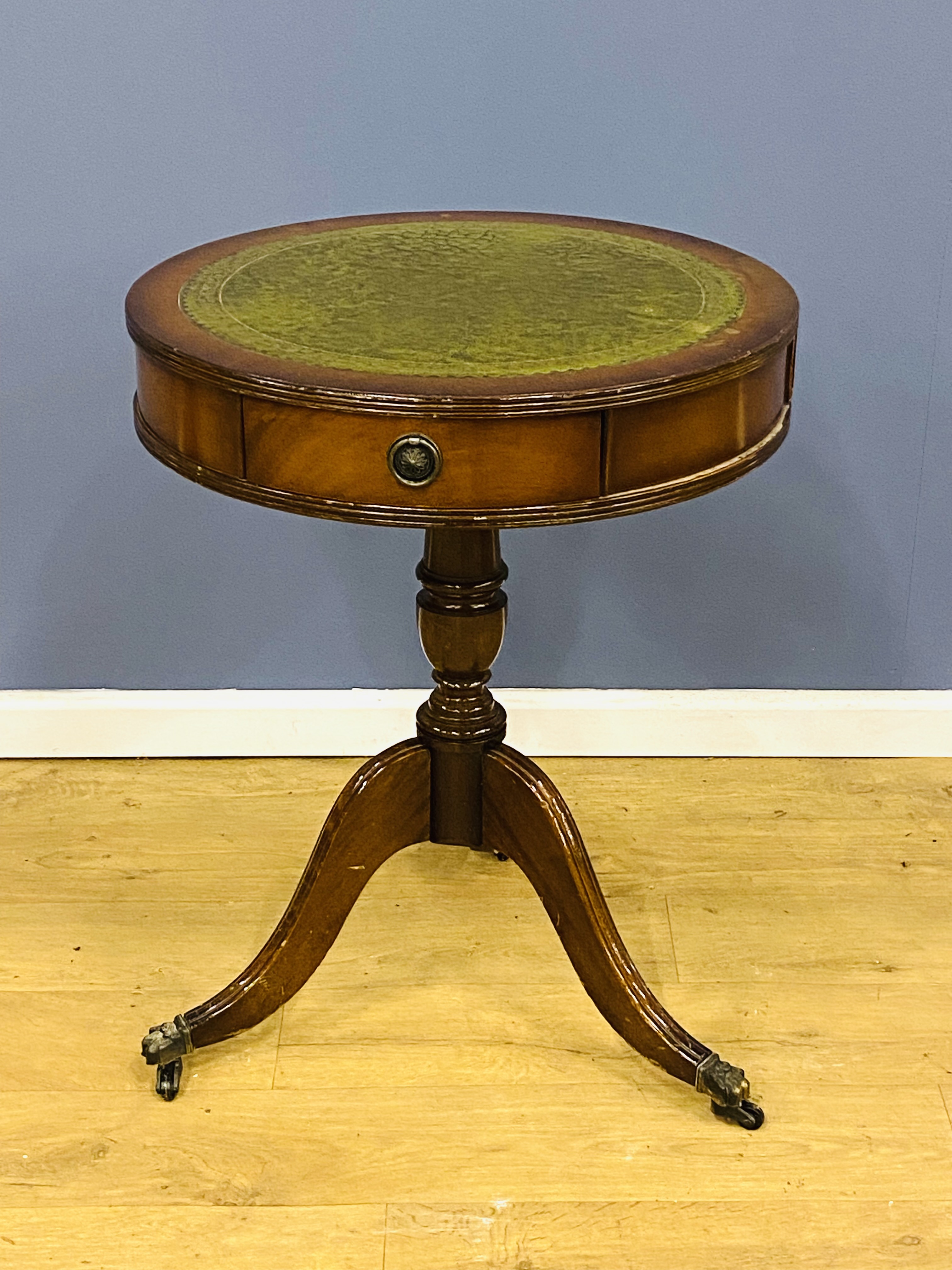 Circular drum table