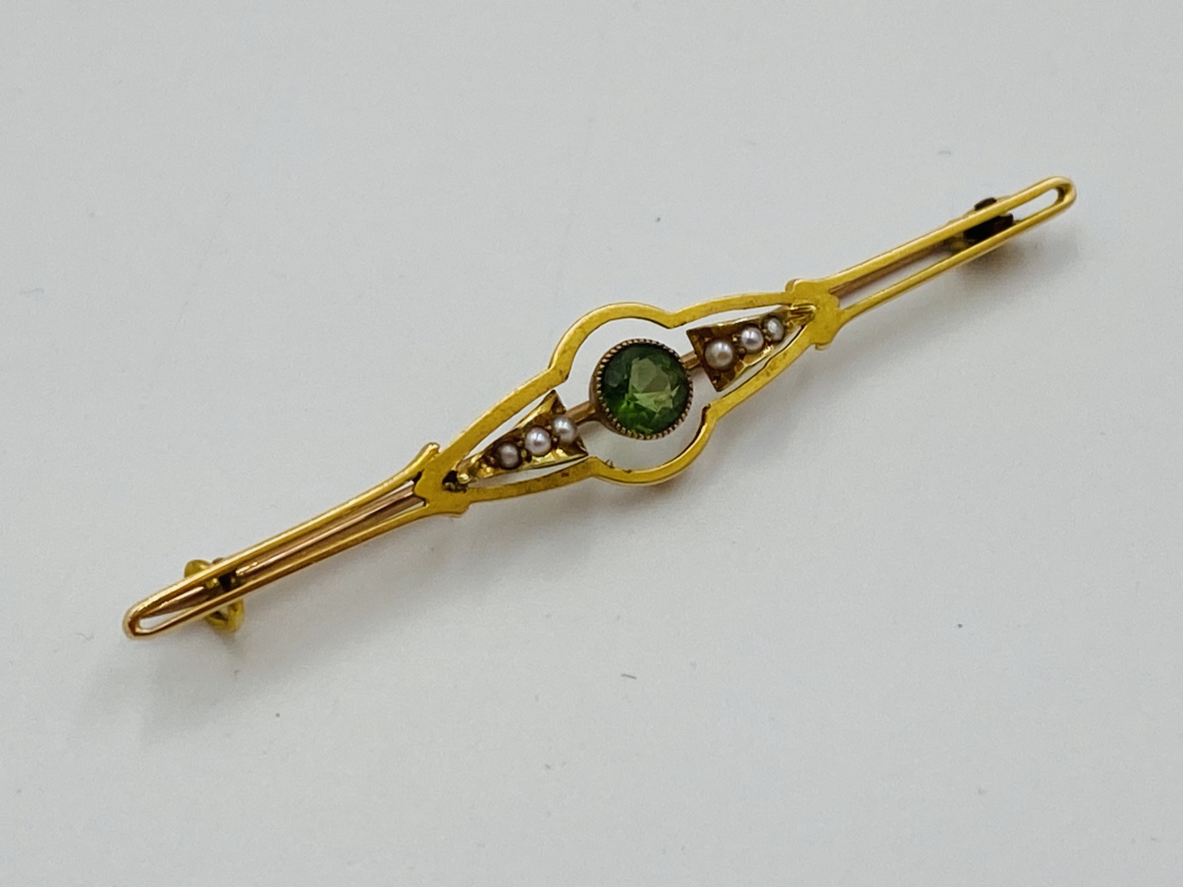 15ct gold brooch set with seed pearls - Image 3 of 3