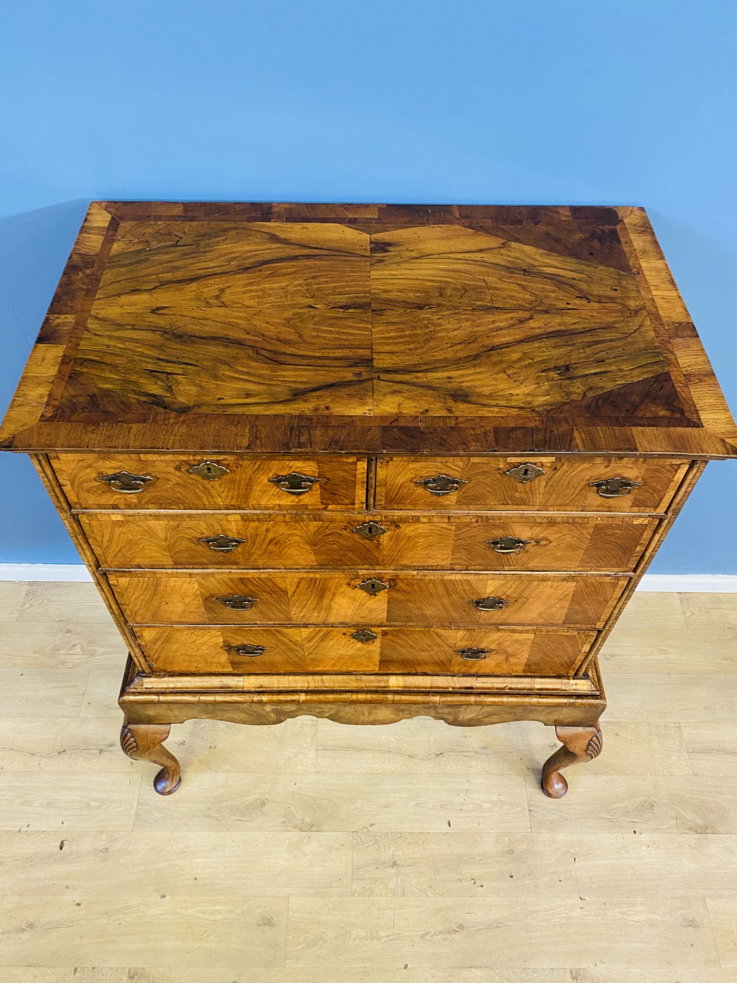 18th century walnut chest of drawers - Image 3 of 11