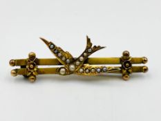 9ct gold brooch set with seed pearls