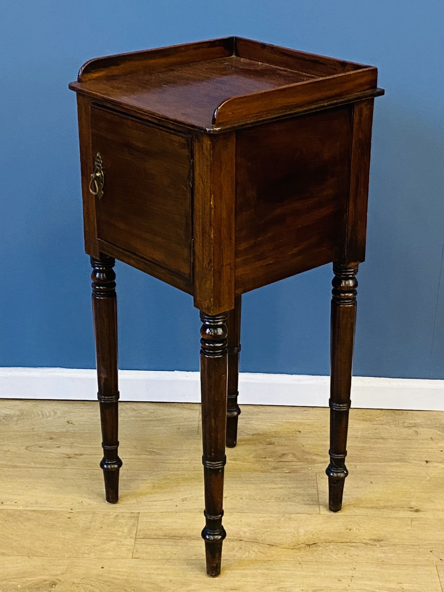 Early Victorian tray top pot cupboard - Image 3 of 4