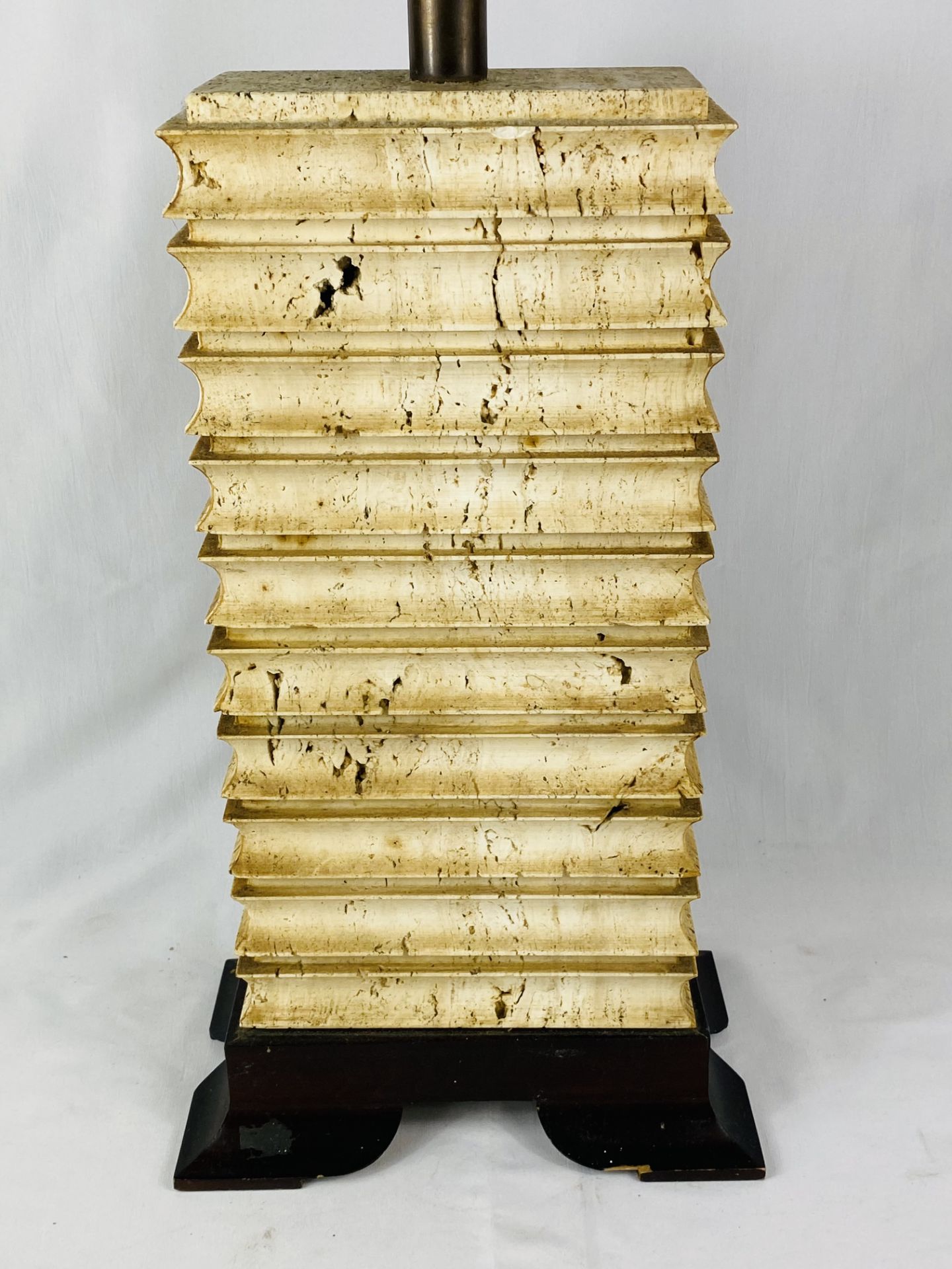 Resin table lamp - Image 2 of 4