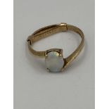 9ct gold ring set with an opal