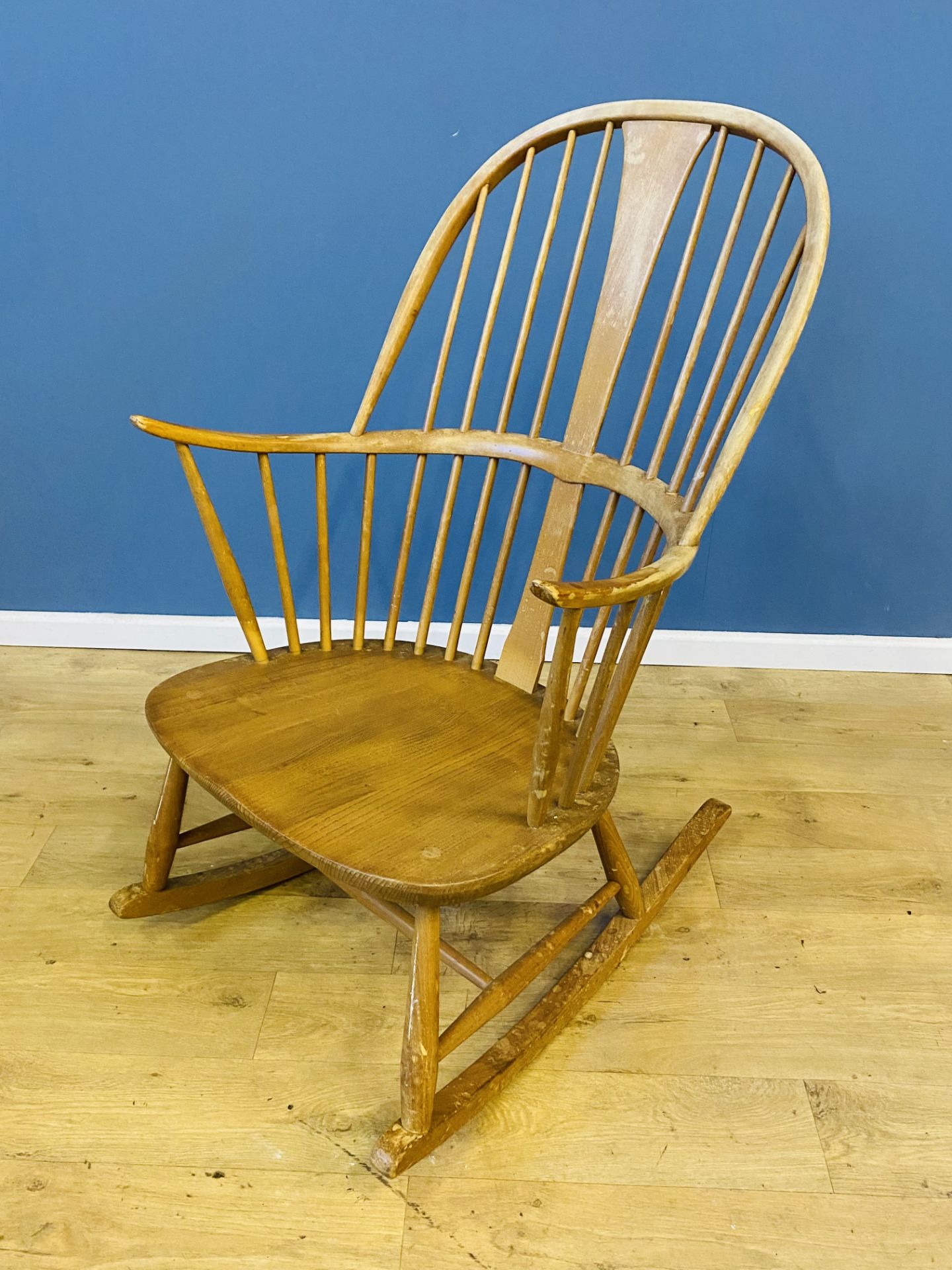 Ercol spindle back rocking chair - Image 5 of 5