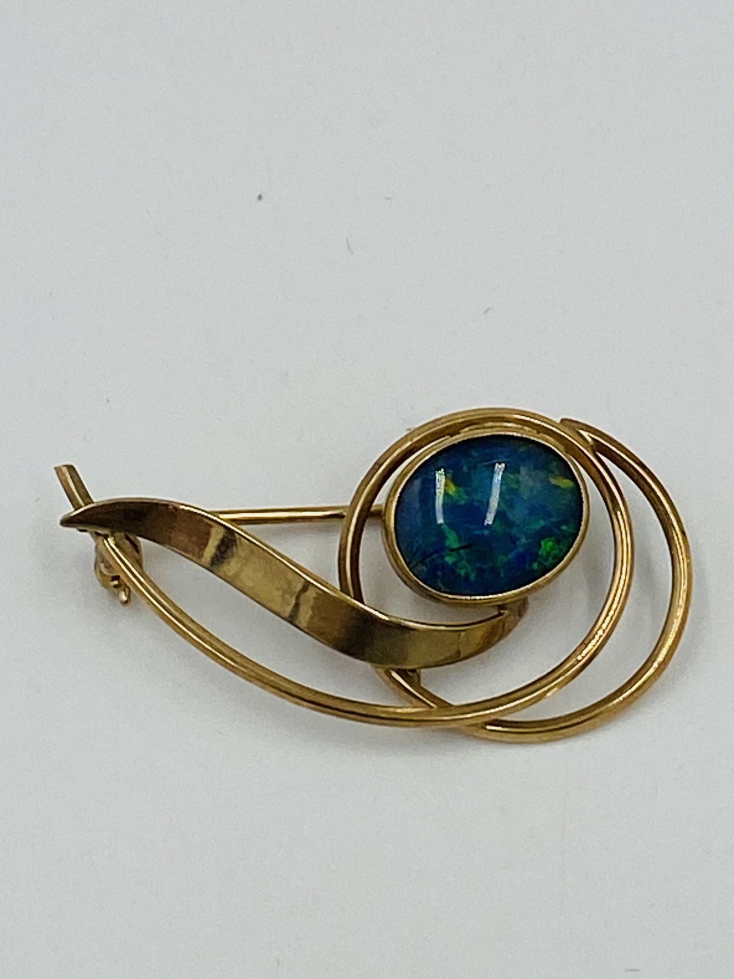 9ct gold brooch set with an opal - Image 3 of 5