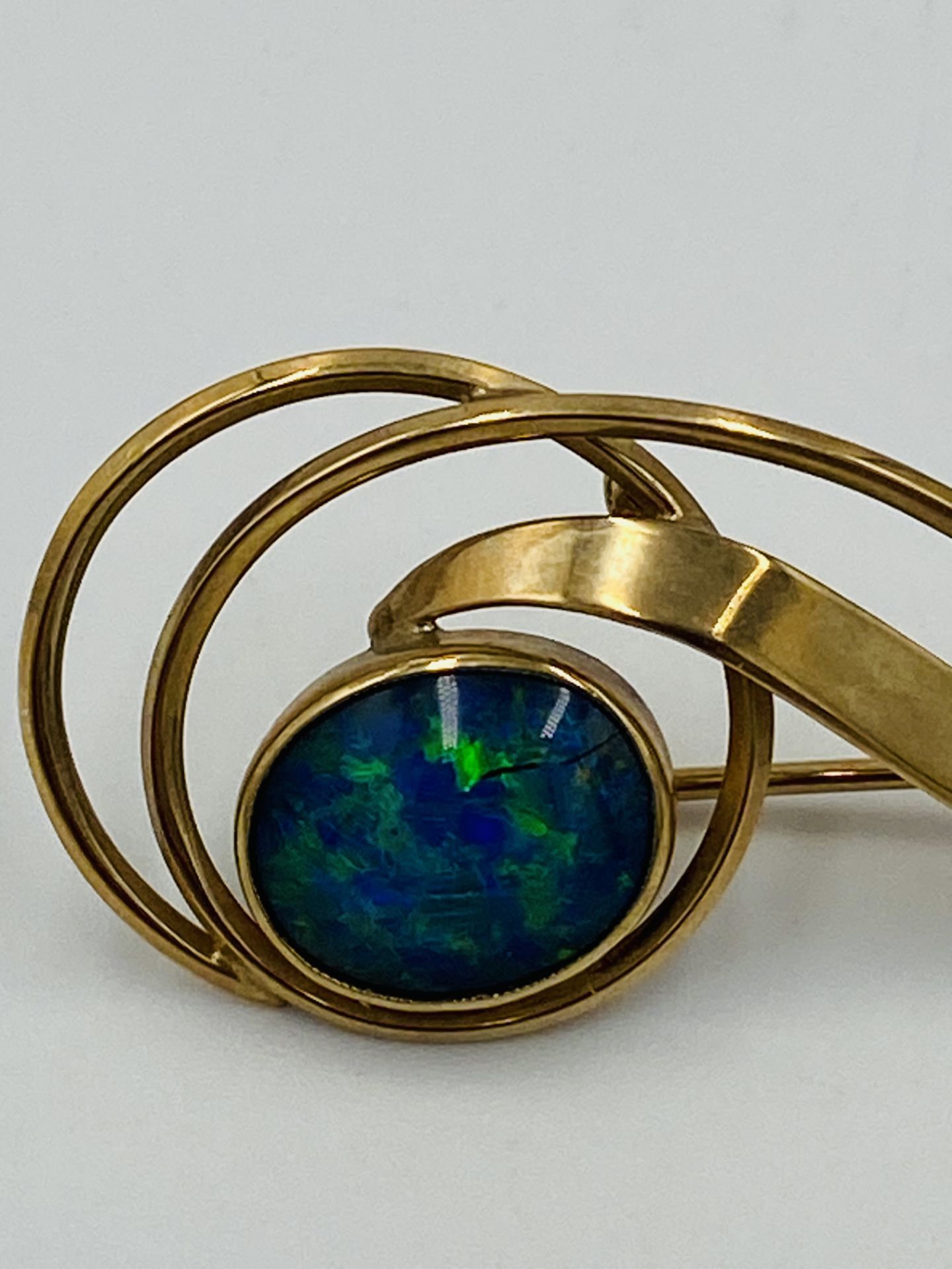 9ct gold brooch set with an opal - Image 5 of 5