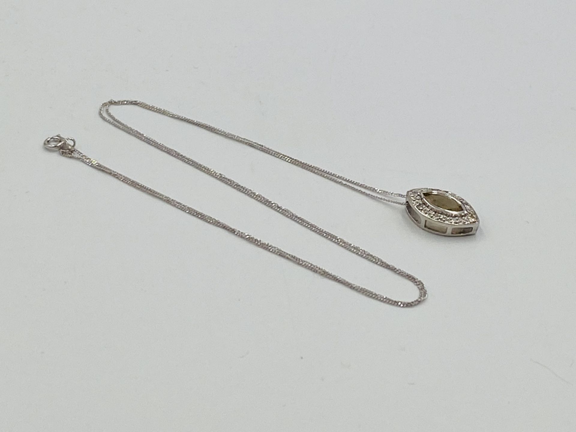9ct white gold pendant set with a yellow stone on a 9ct white gold chain. - Bild 5 aus 6