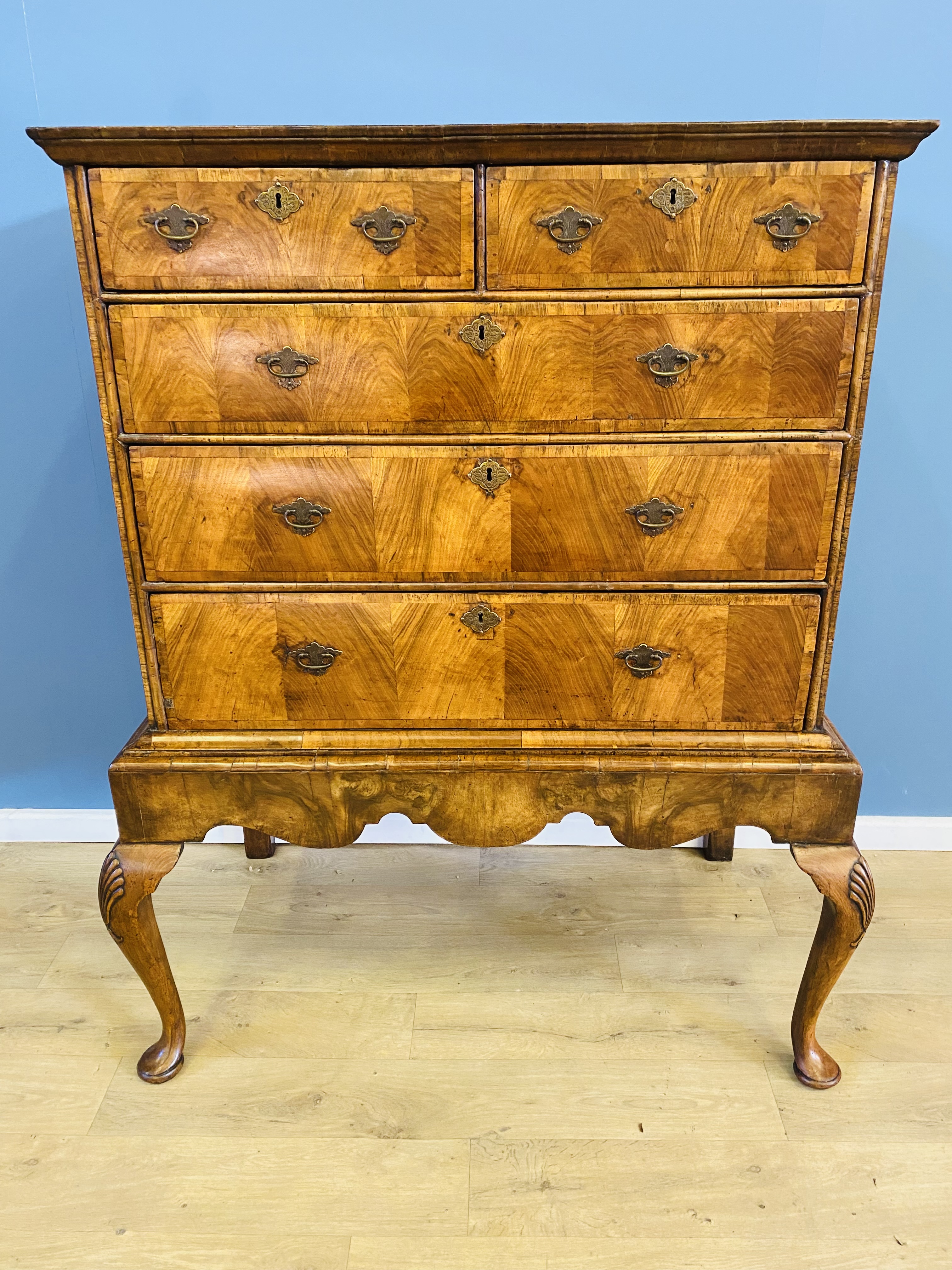 18th century walnut chest of drawers - Image 8 of 11