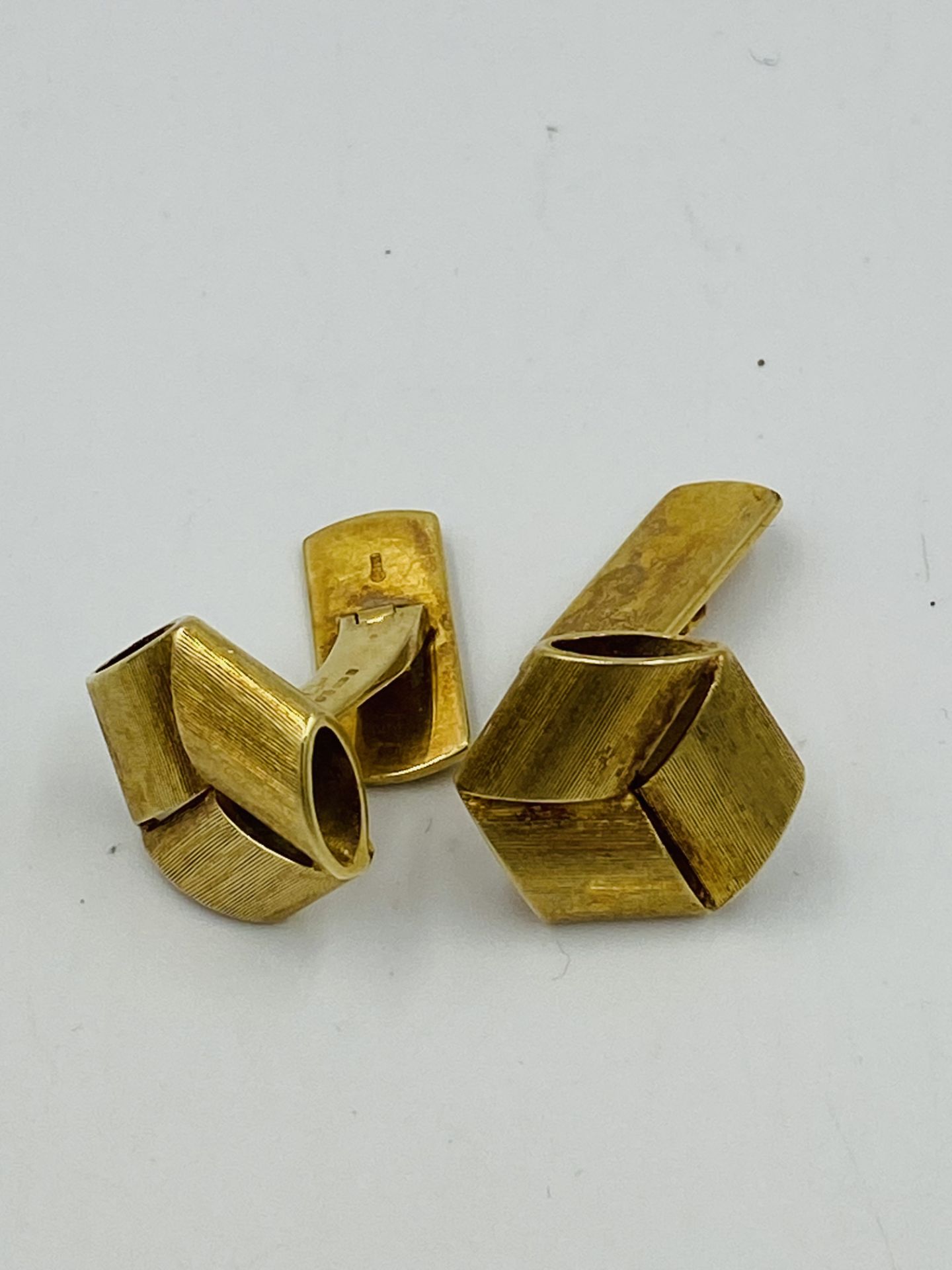 A pair of 14ct gold cufflinks - Image 4 of 4