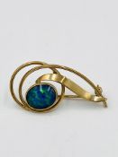 9ct gold brooch set with an opal