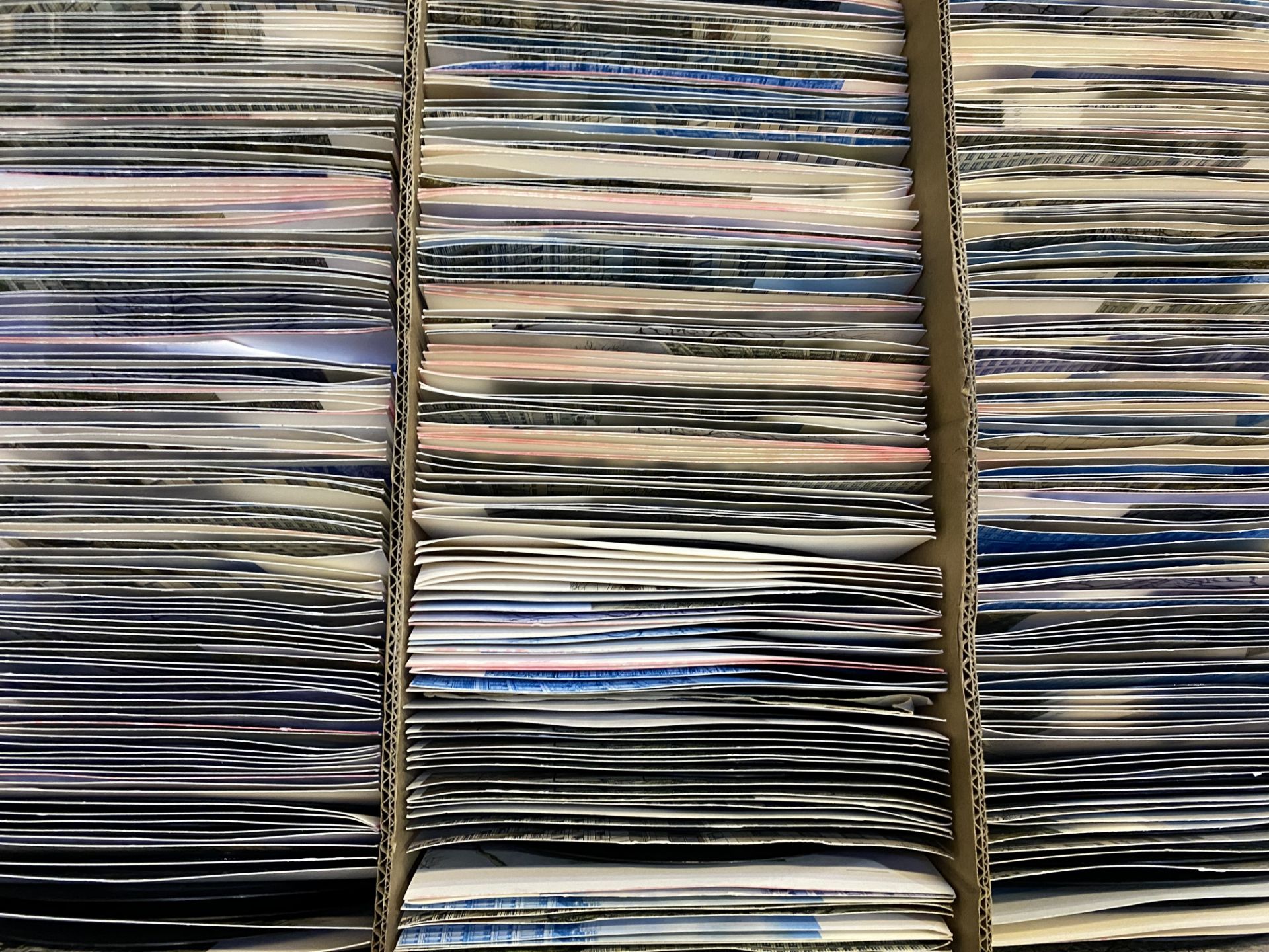Quantity of vinyl singles without covers. - Image 7 of 9
