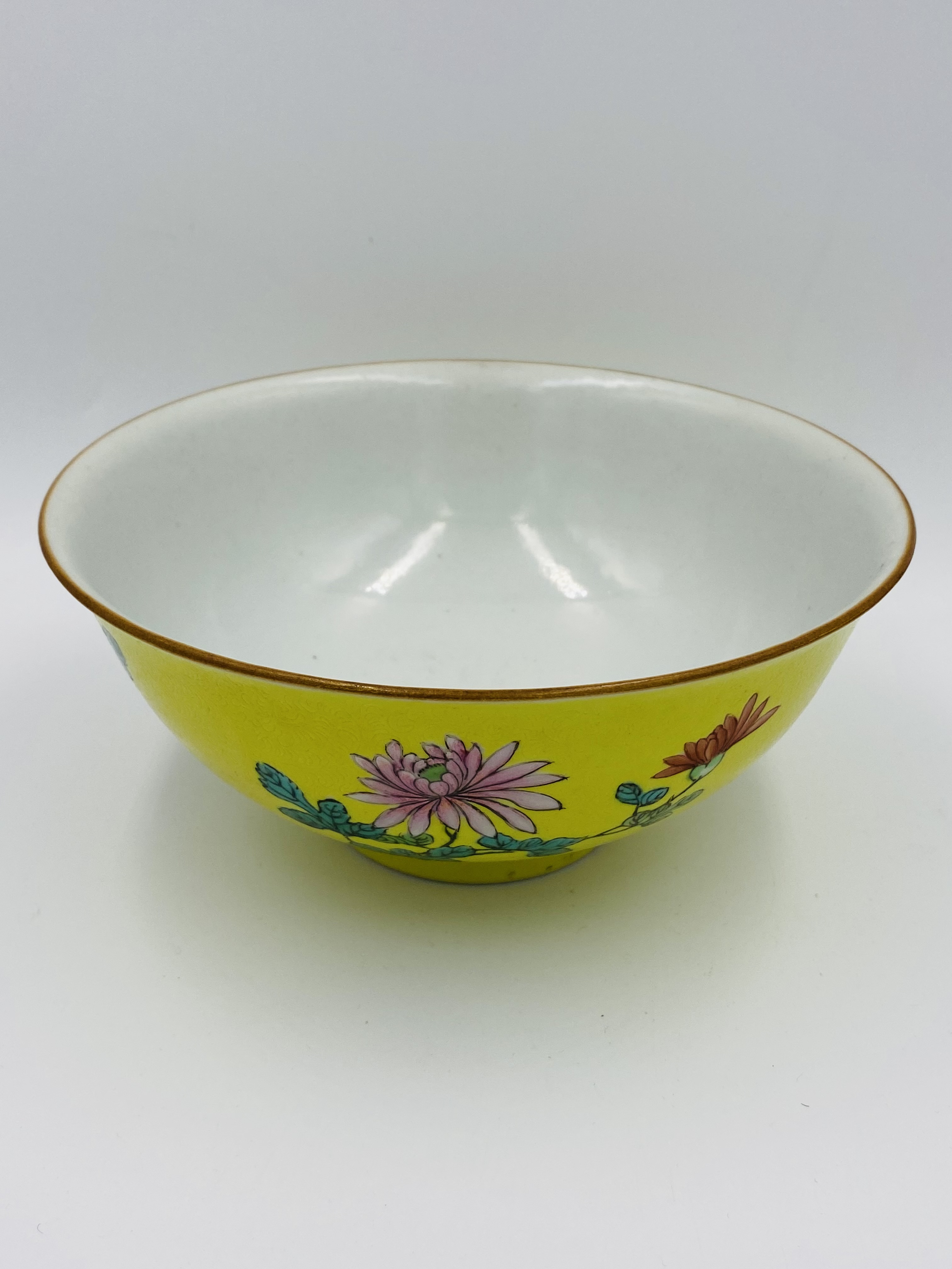Chinese sgraffito lemon yellow ground bowl - Image 2 of 3