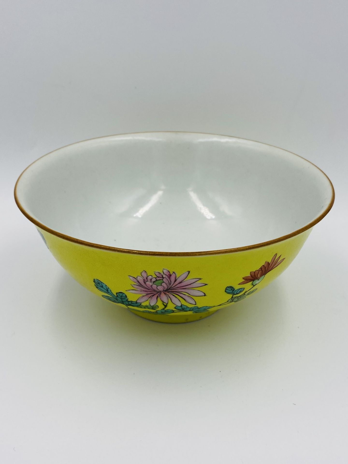 Chinese sgraffito lemon yellow ground bowl - Bild 2 aus 3