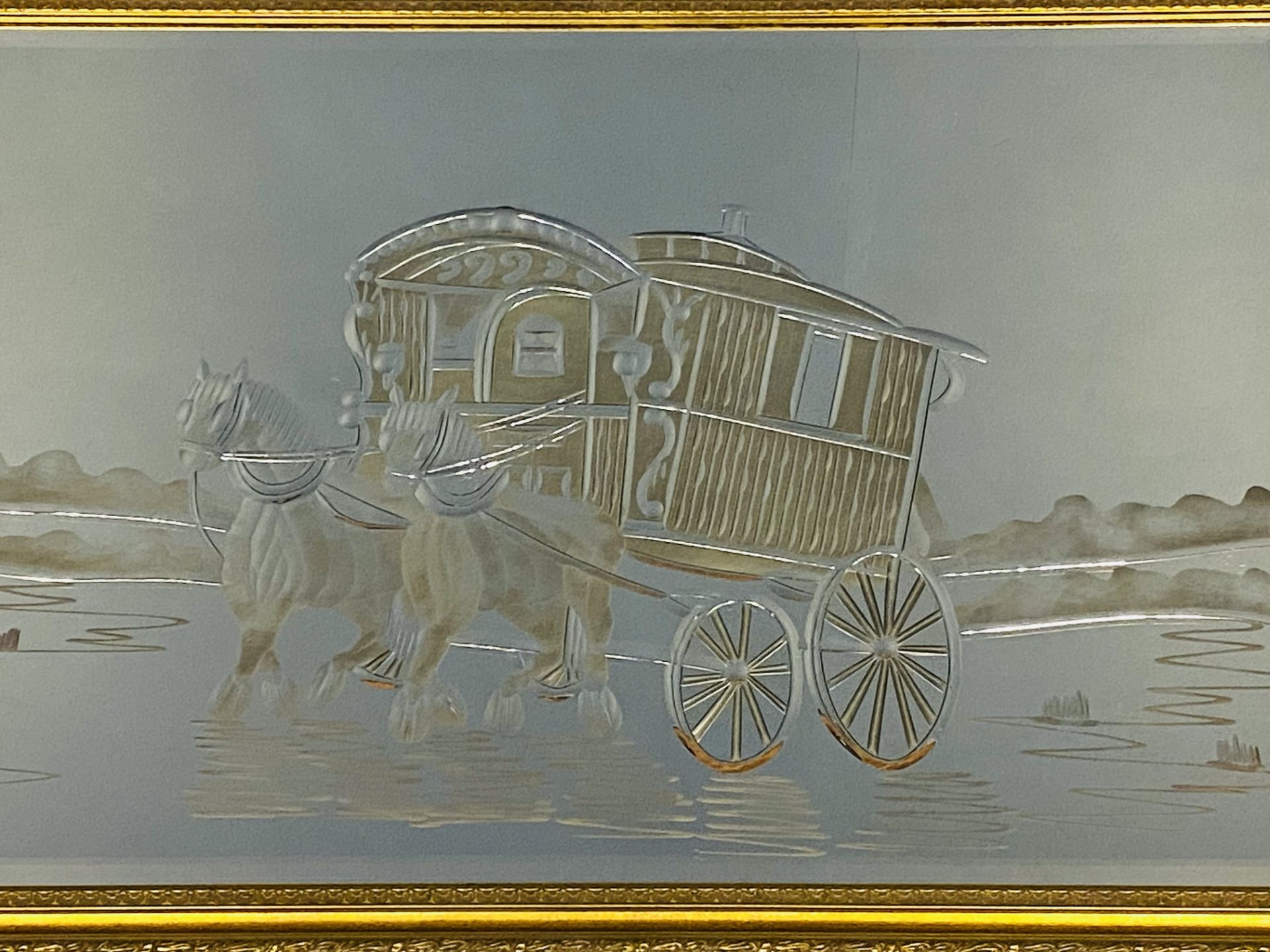 Framed bevel edge mirror with etched living wagon - Image 3 of 5