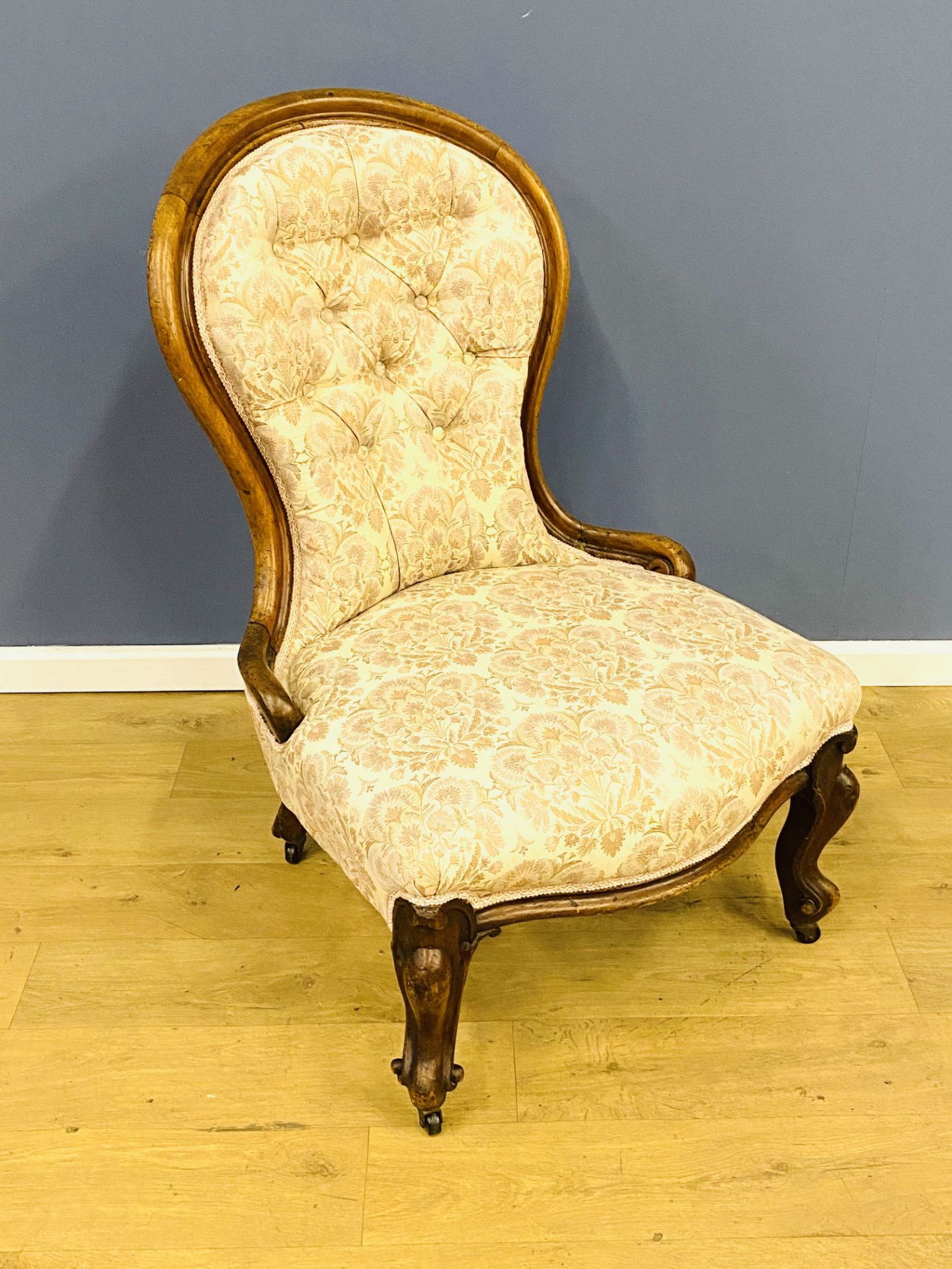 Victorian walnut spoon back ladies chair - Image 2 of 5