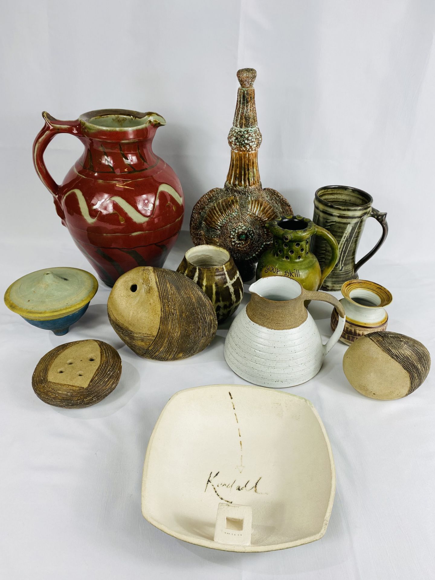 Quantity of studio pottery. - Bild 4 aus 4