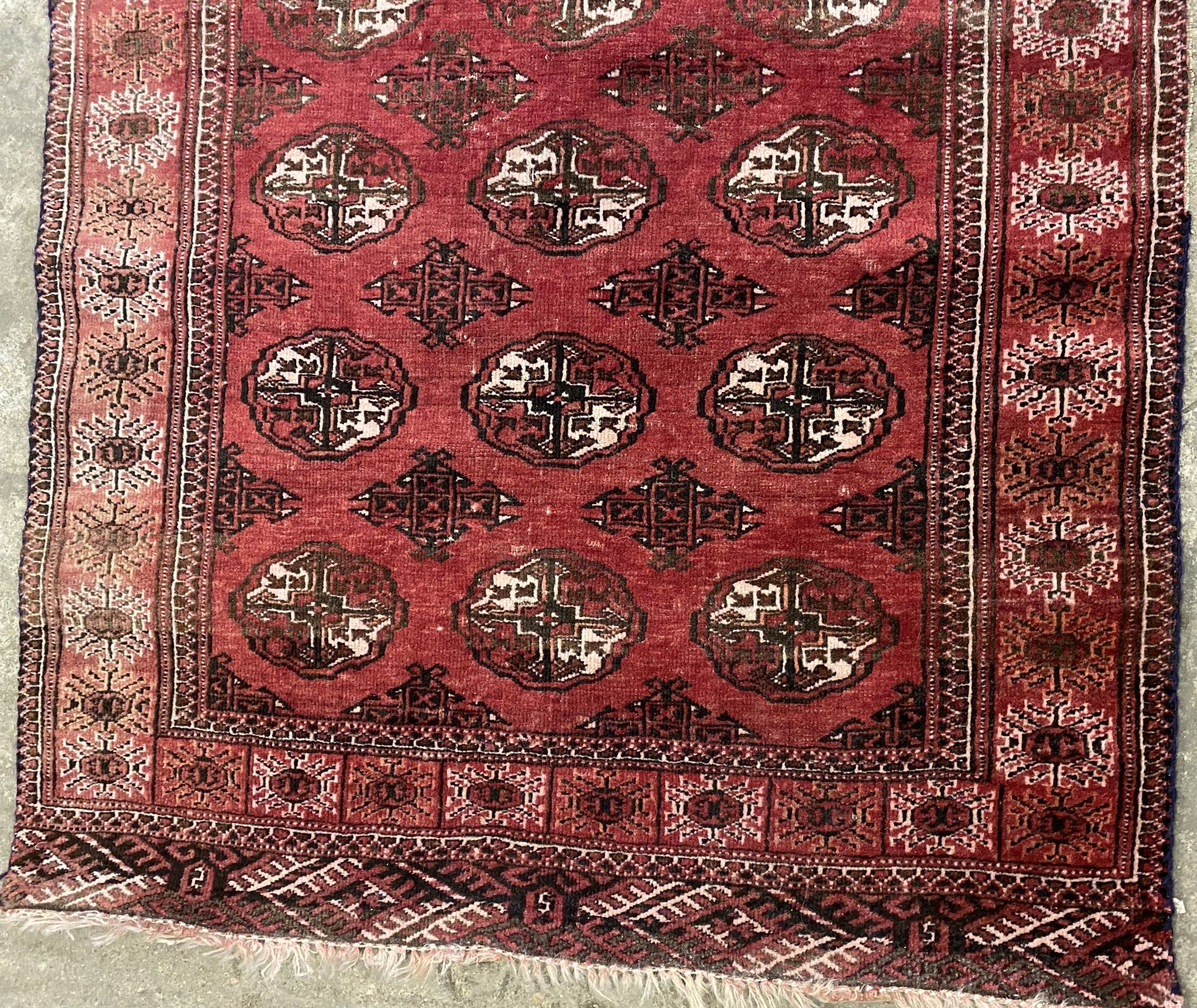 Red ground rug - Image 2 of 3