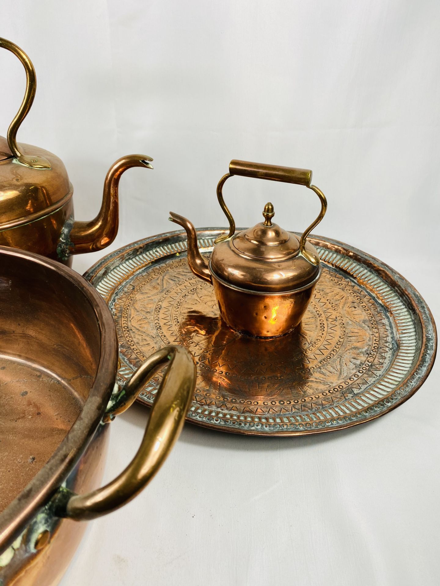 Two copper kettles, a copper pan and engraved copper tray - Image 3 of 4
