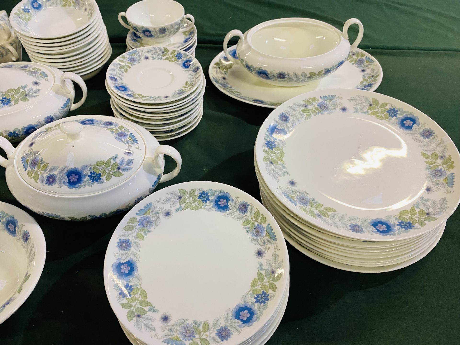 Wedgwood Clementine part dinner service - Image 2 of 4