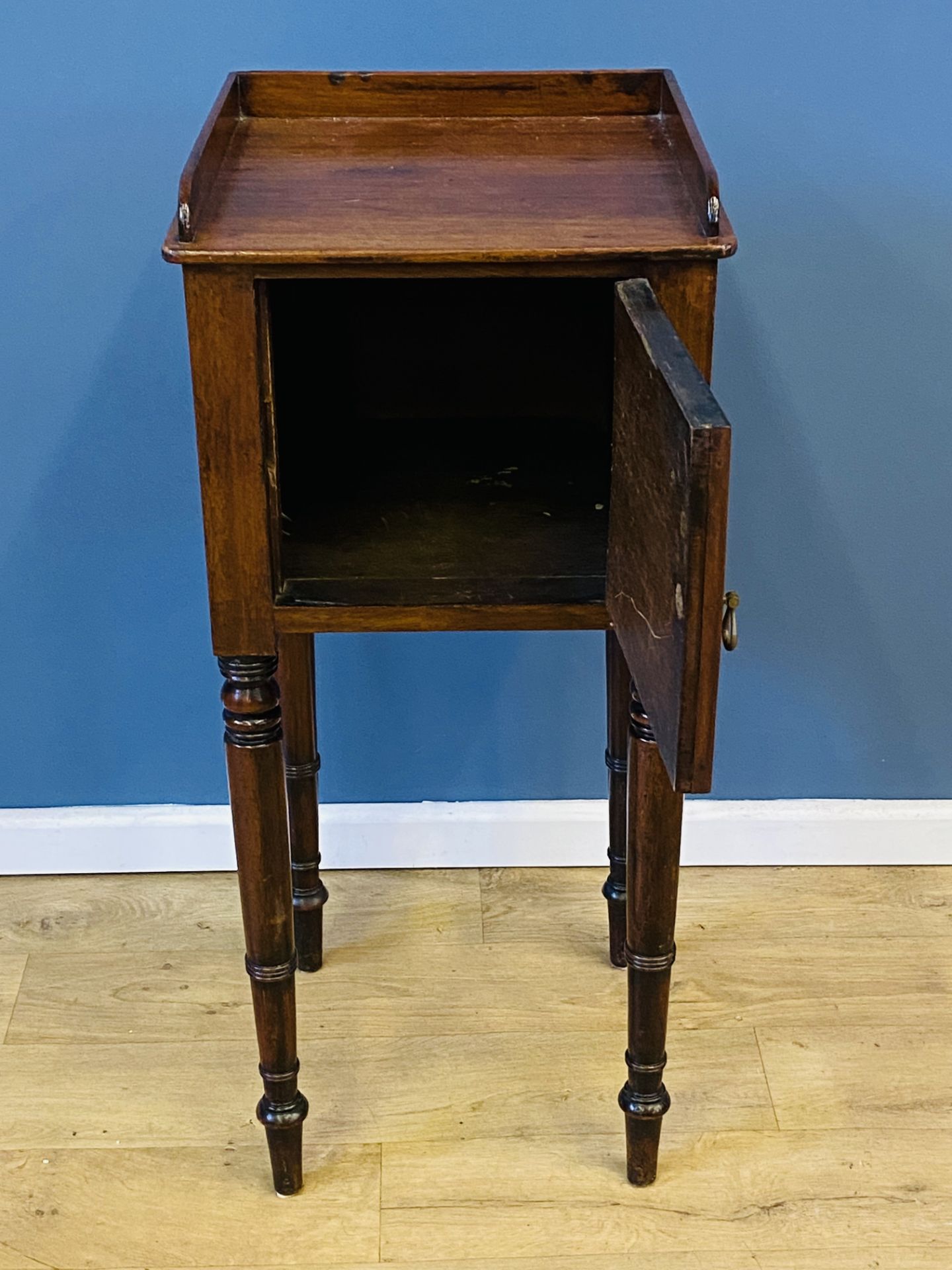 Early Victorian tray top pot cupboard - Image 4 of 4