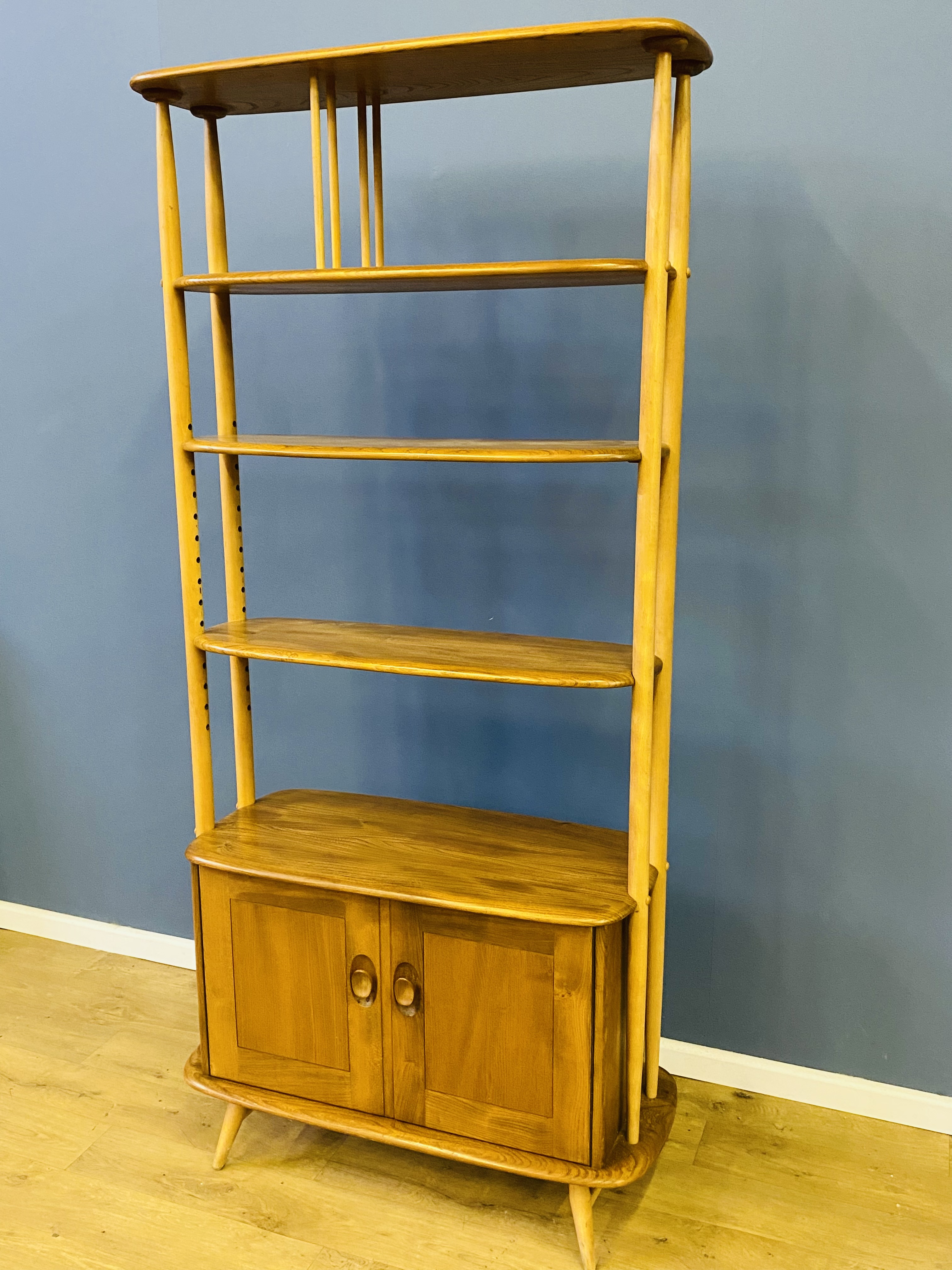 Ercol 'giraffe' room divider/open bookcase - Image 3 of 5