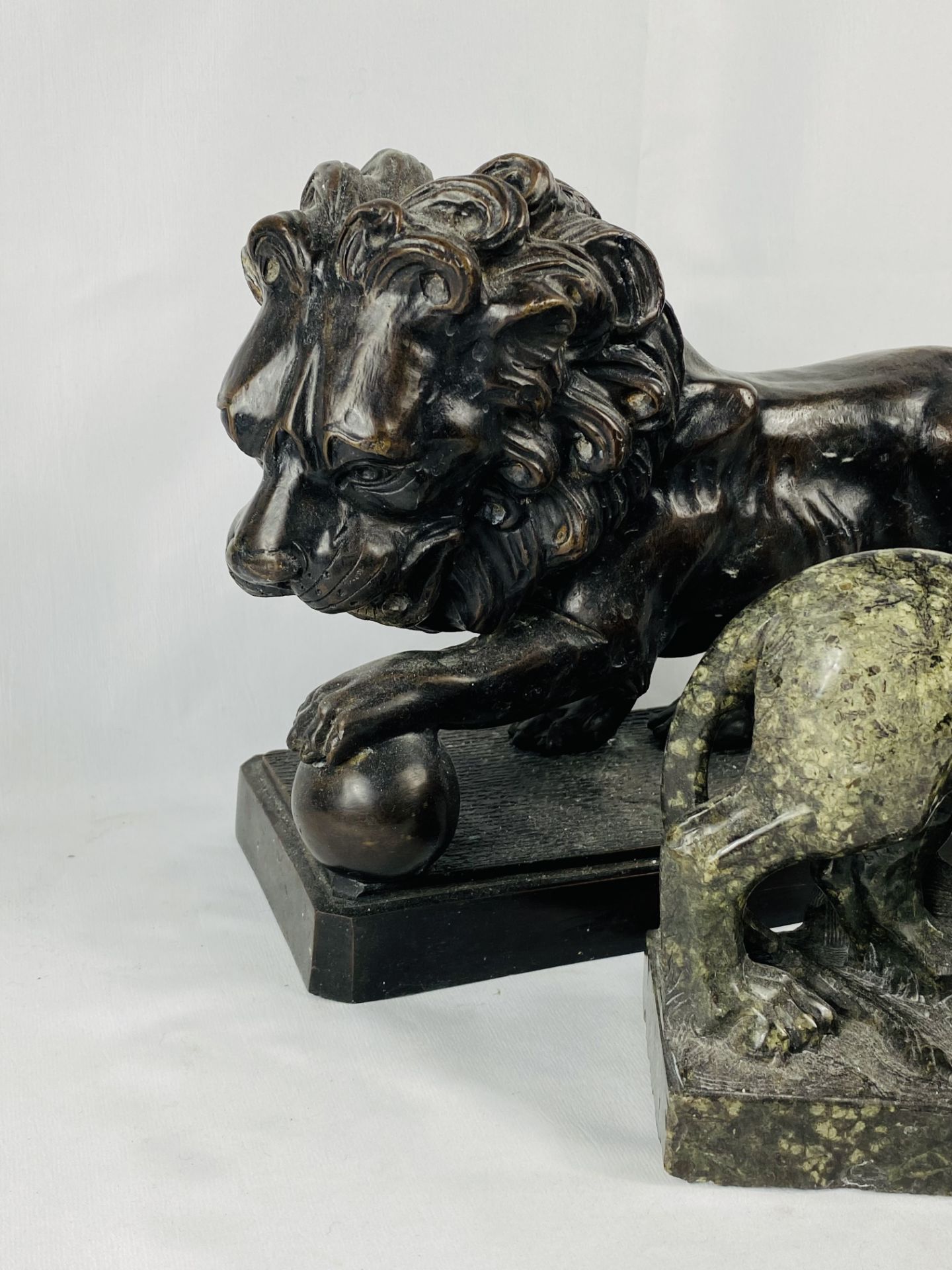 Marble lion together with a bronzed lion - Image 2 of 3