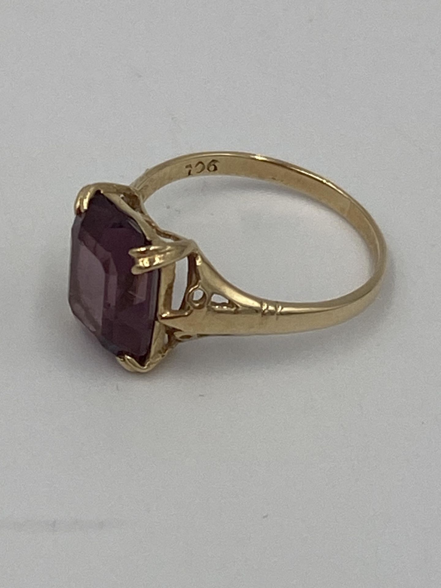 9ct gold ring set with a purple stone - Bild 2 aus 5