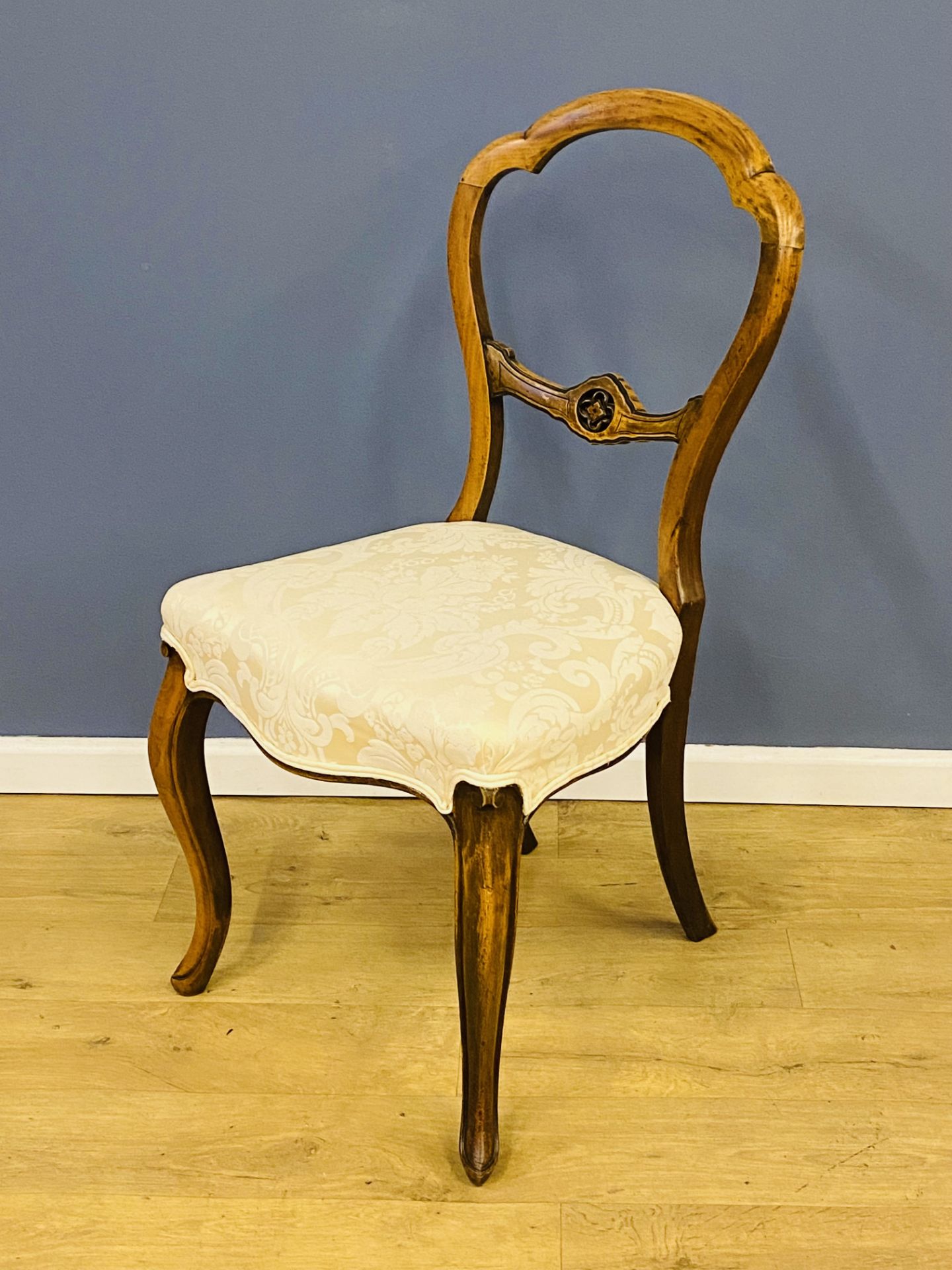 Victorian walnut balloon back chair - Image 3 of 3