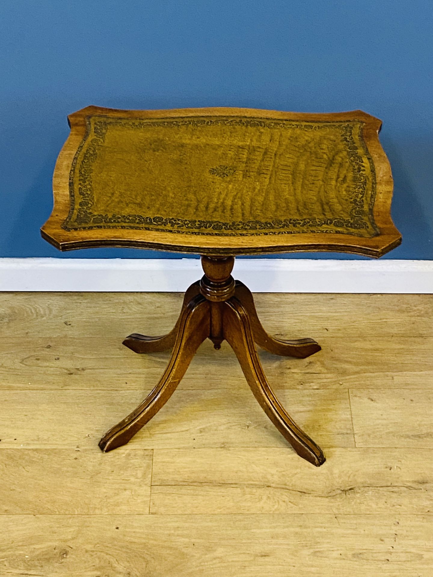 Reprodux mahogany tilt top occasional table - Image 2 of 4