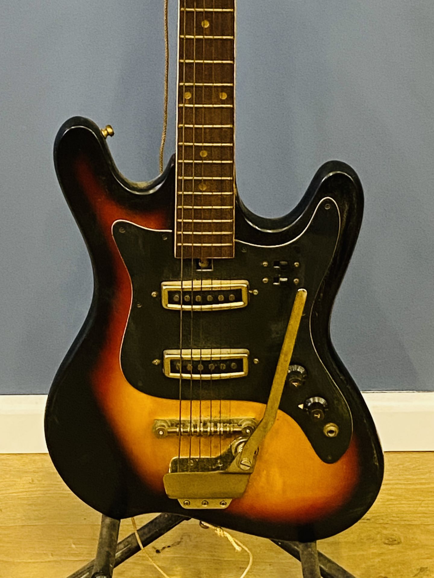 Audition tobacco burst electric guitar - Image 2 of 5