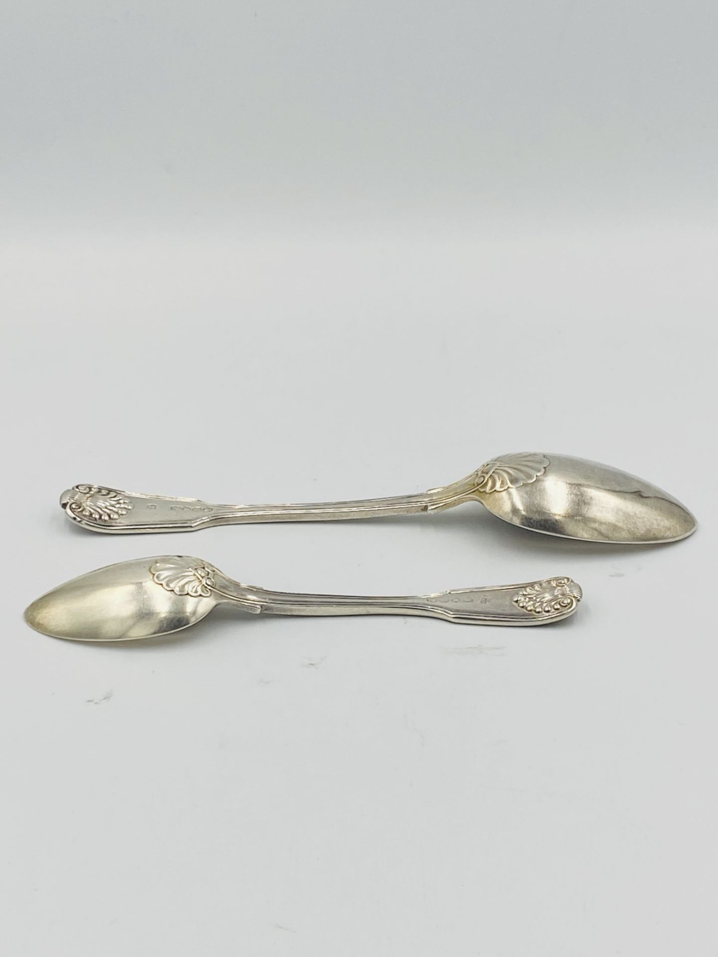 Four large and twelve smaller silver spoons - Bild 3 aus 5