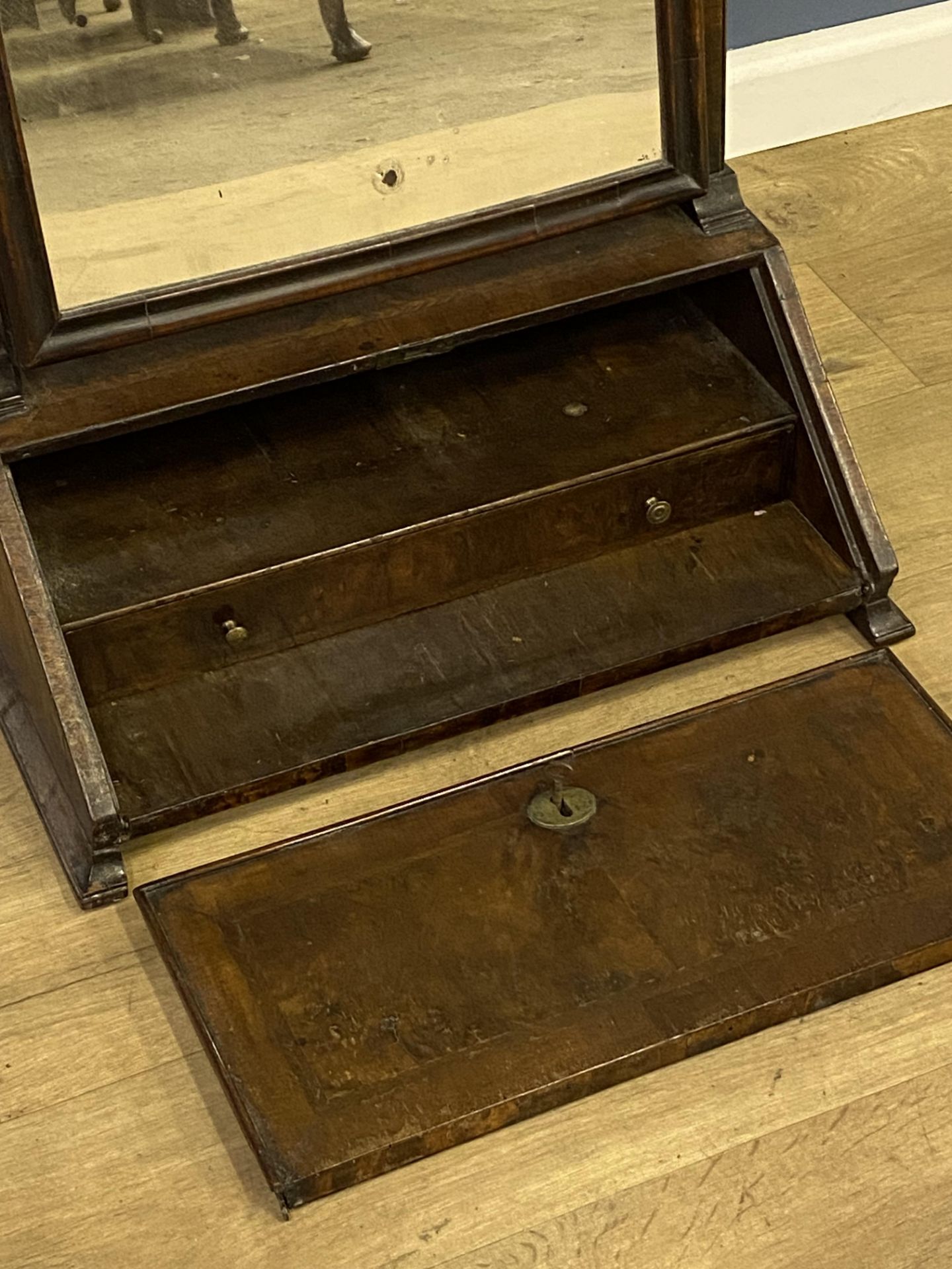 Georgian walnut toilet mirror - Image 3 of 3