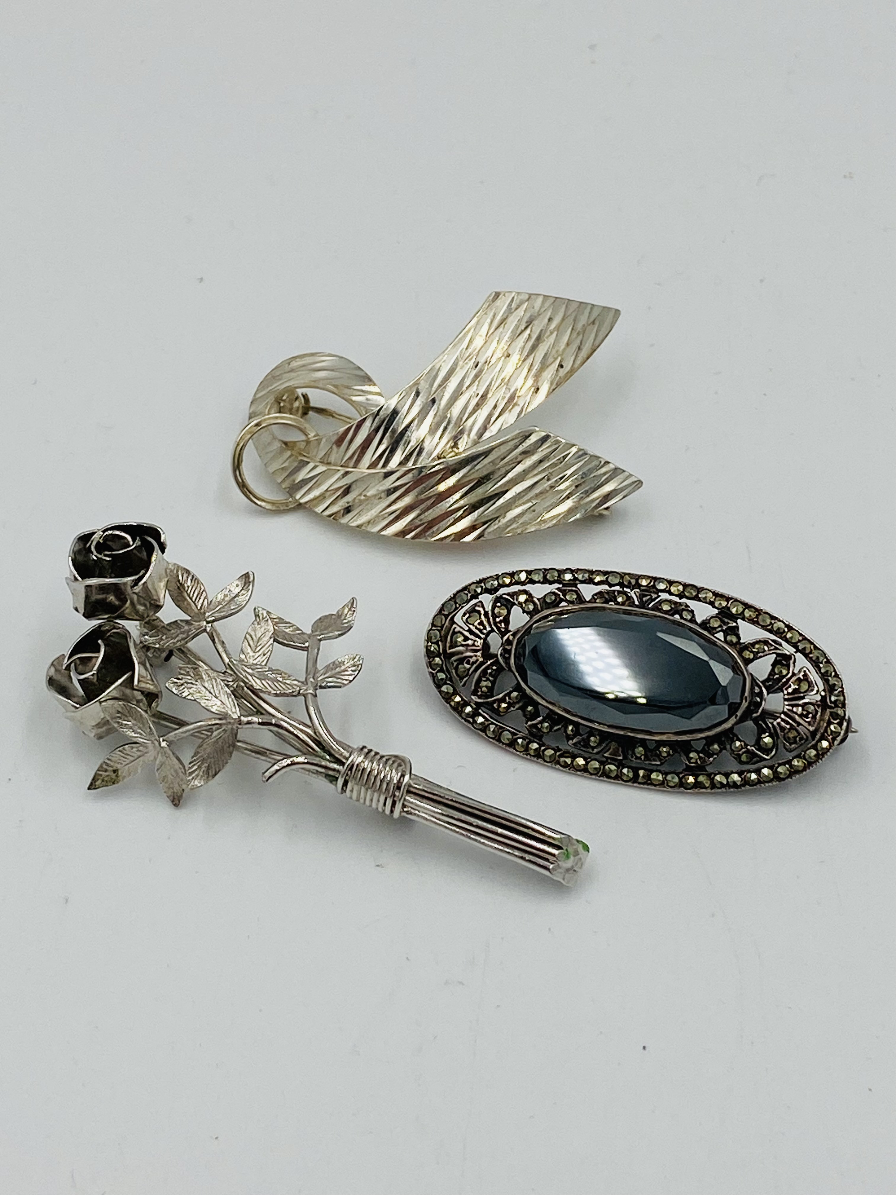 Three silver brooches - Image 2 of 4