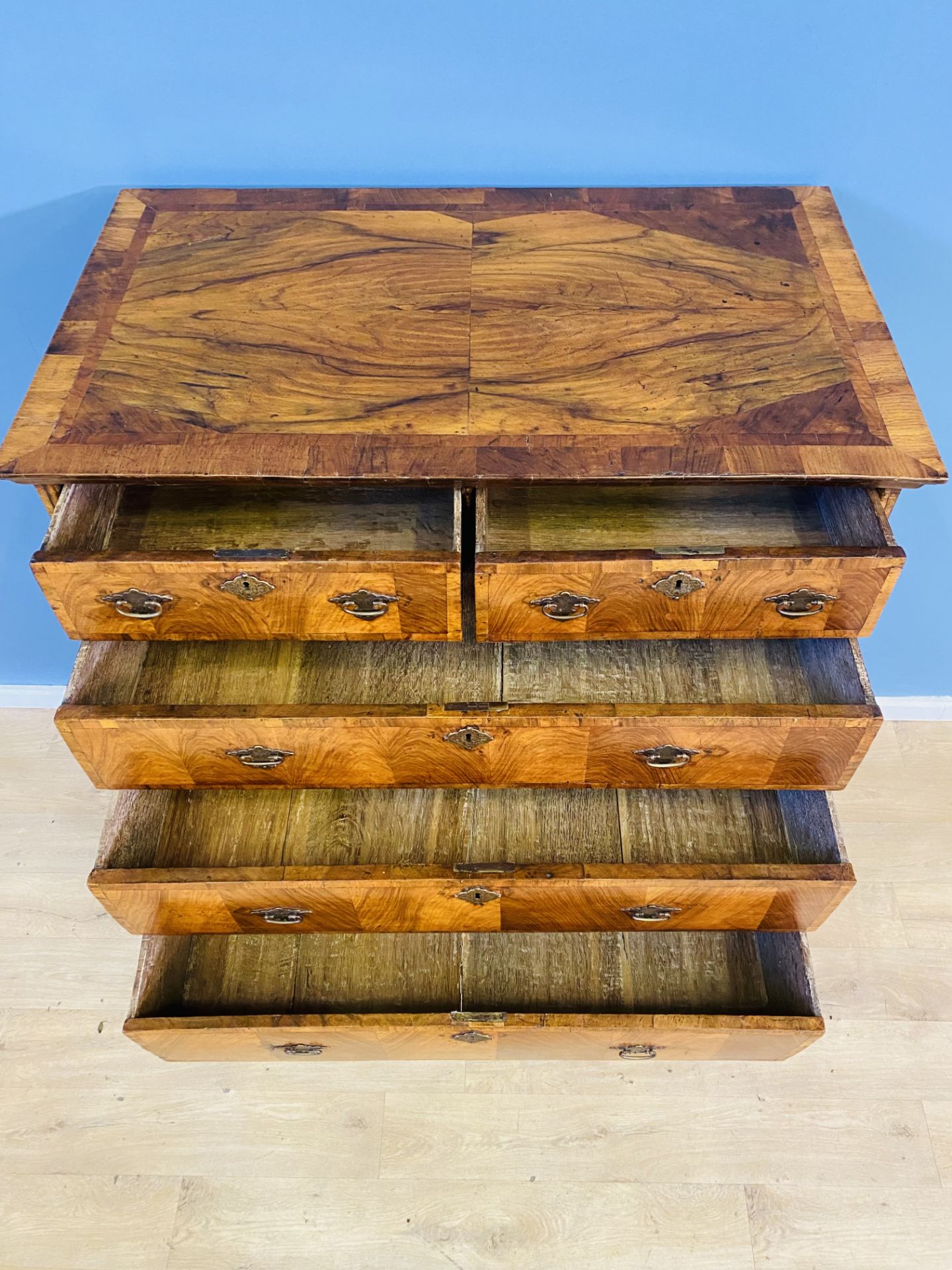 18th century walnut chest of drawers - Image 10 of 11