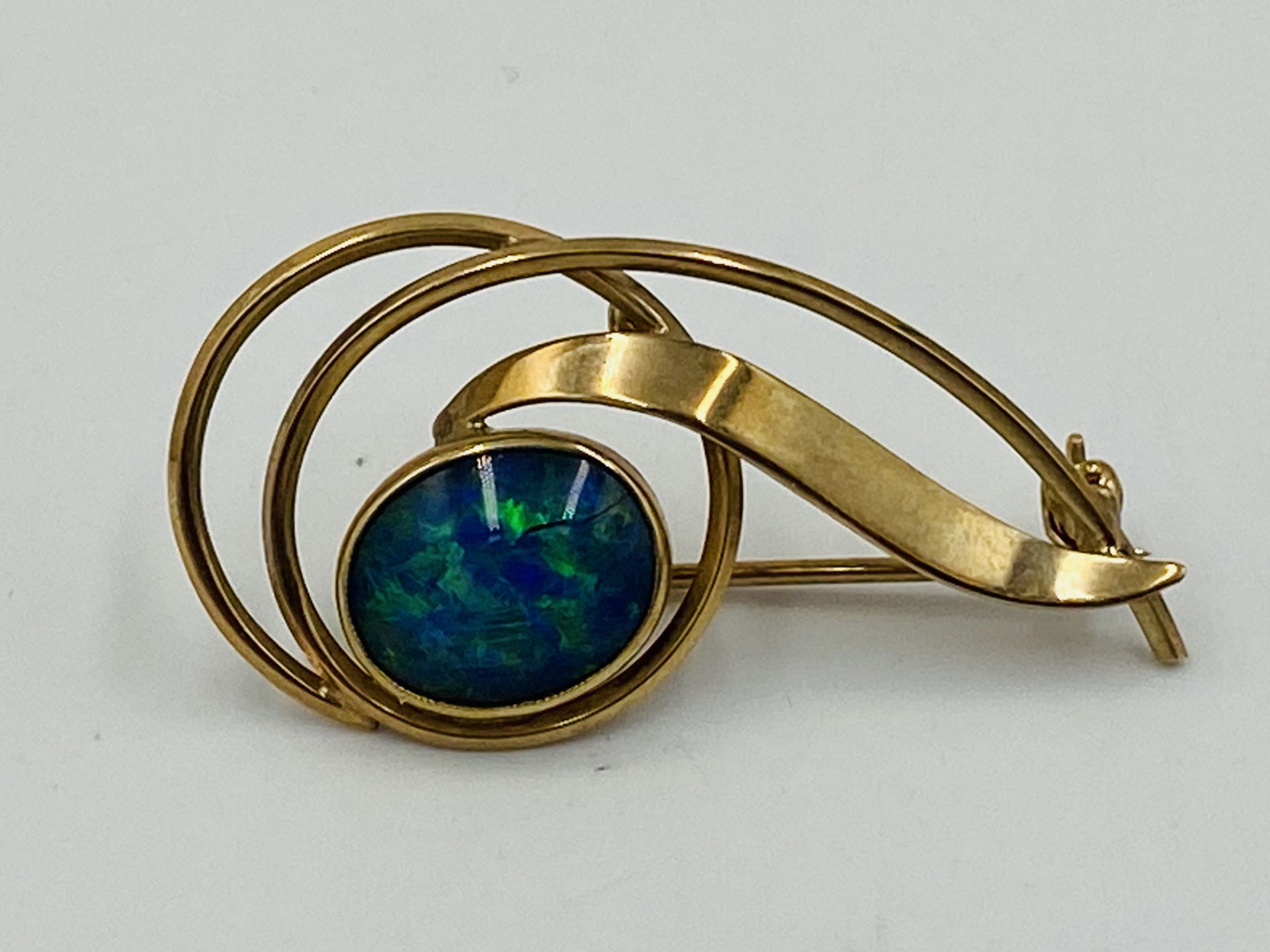 9ct gold brooch set with an opal - Image 2 of 5
