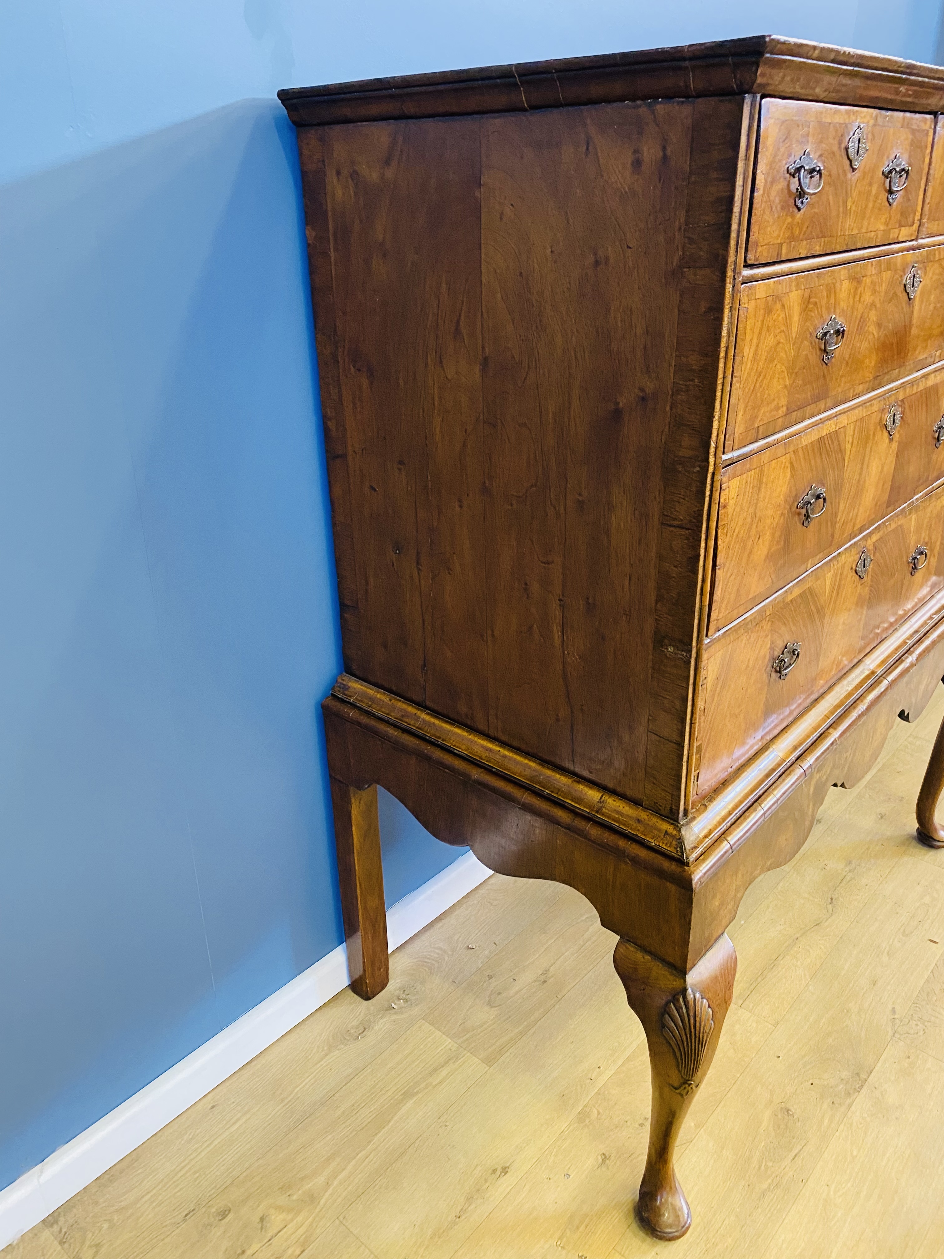 18th century walnut chest of drawers - Image 5 of 11