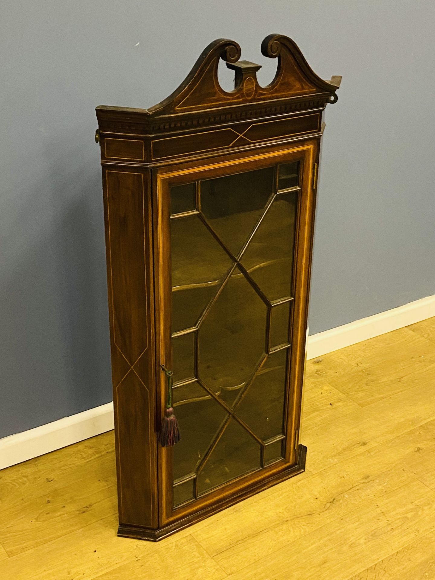 Mahogany glazed corner cabinet - Image 3 of 4
