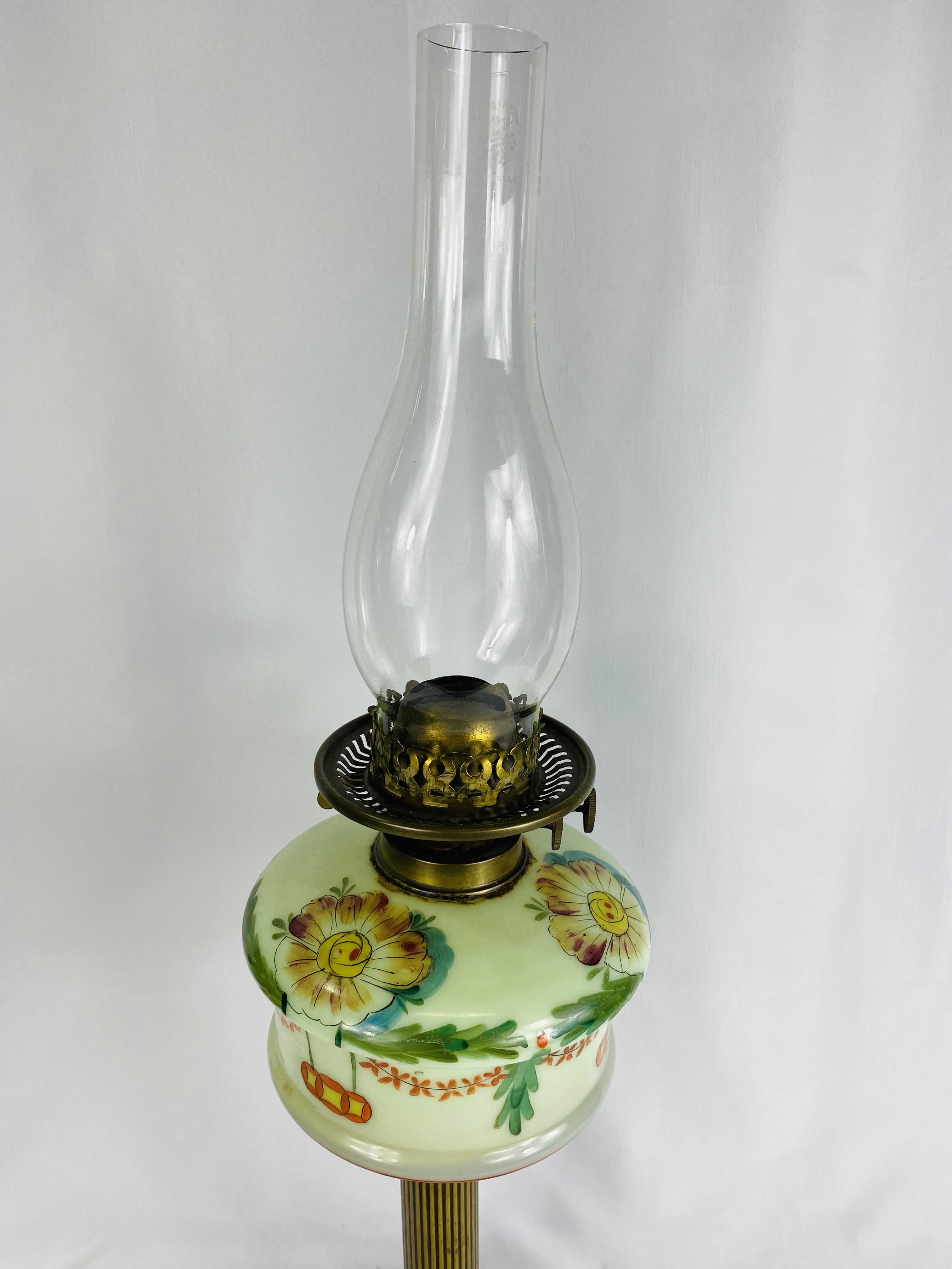 Victorian hand painted oil lamp with milk glass reservoir - Image 2 of 3