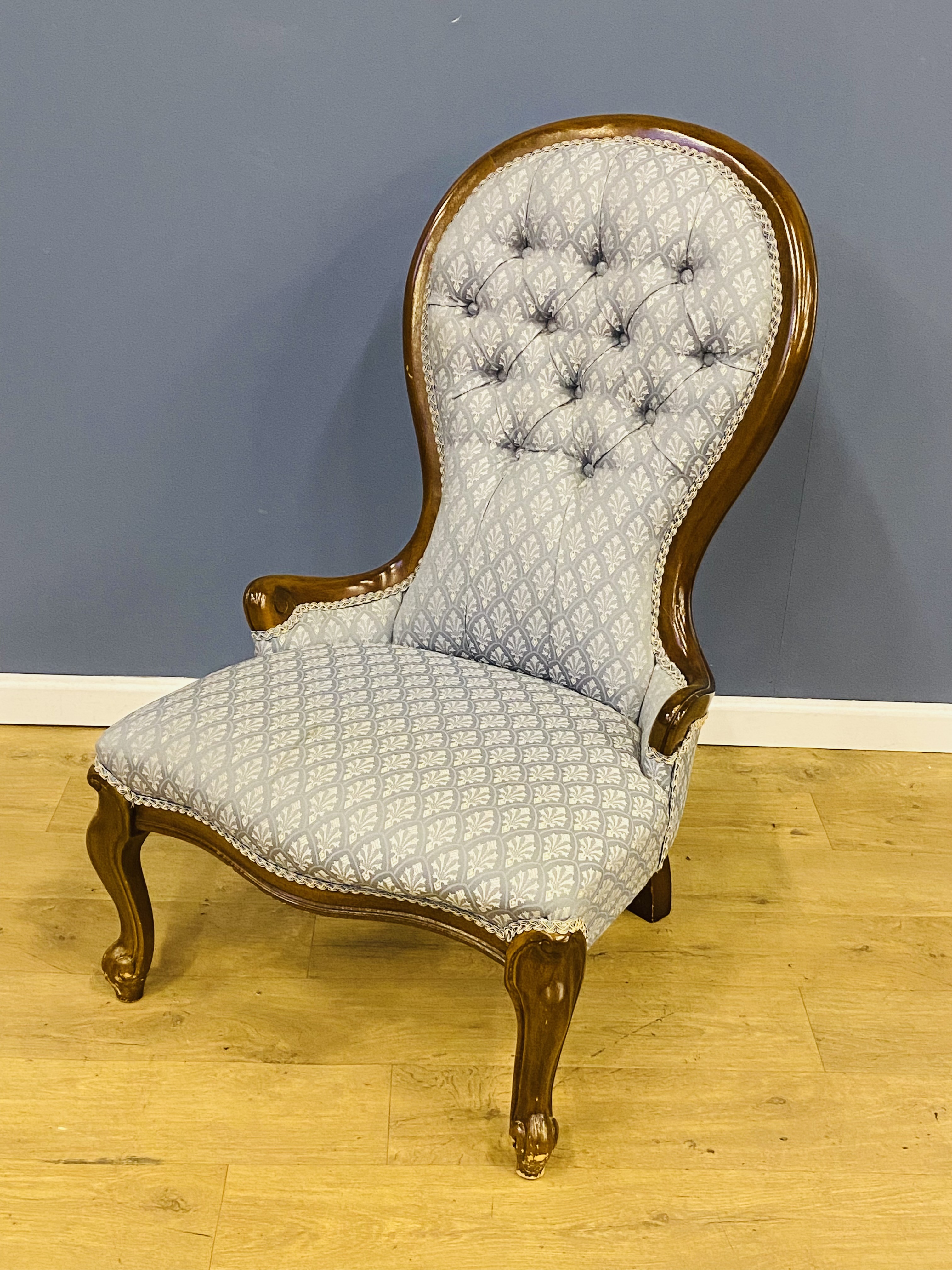 Mahogany button backed nursing chair - Image 4 of 5