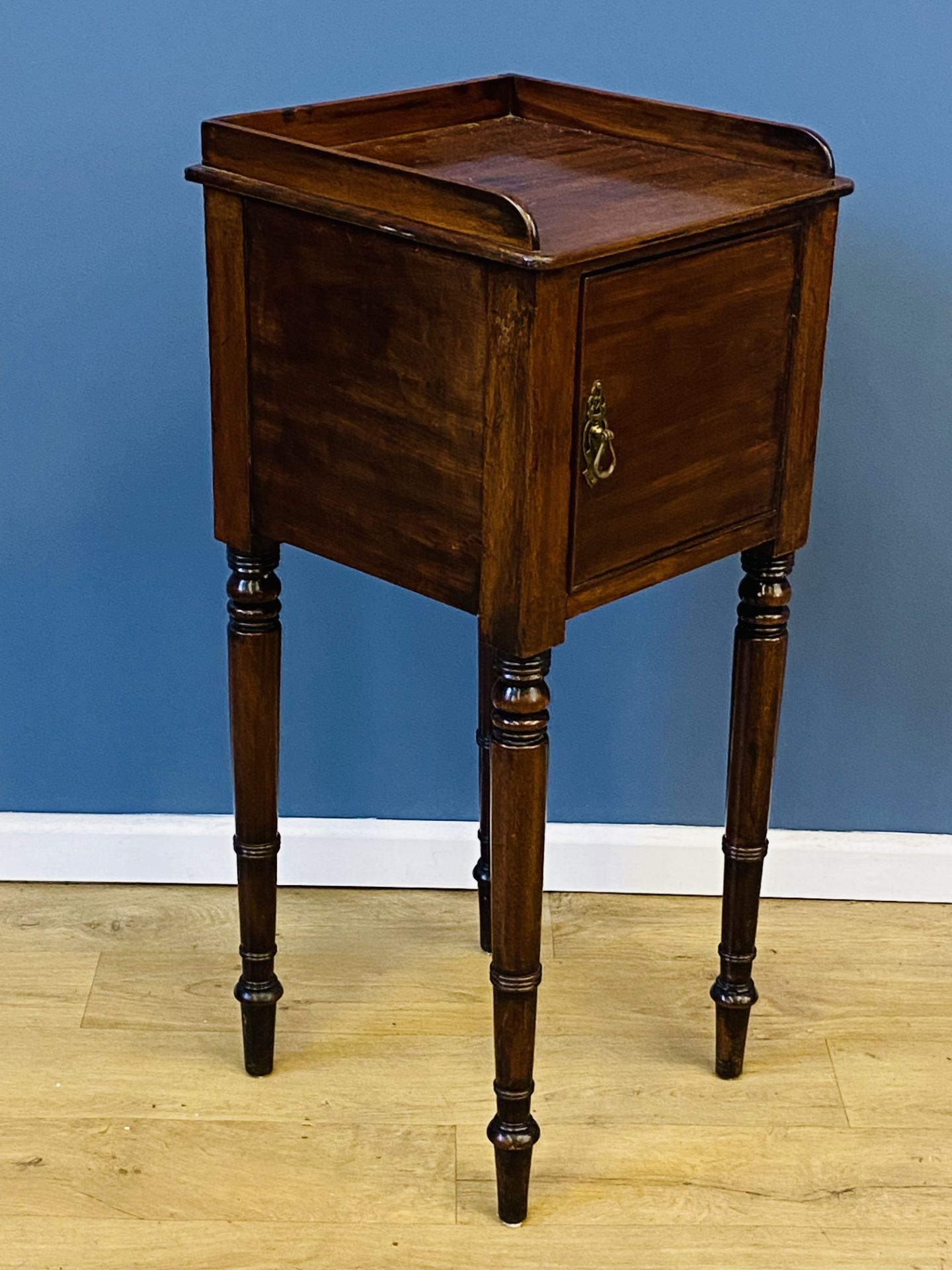 Early Victorian tray top pot cupboard - Image 2 of 4