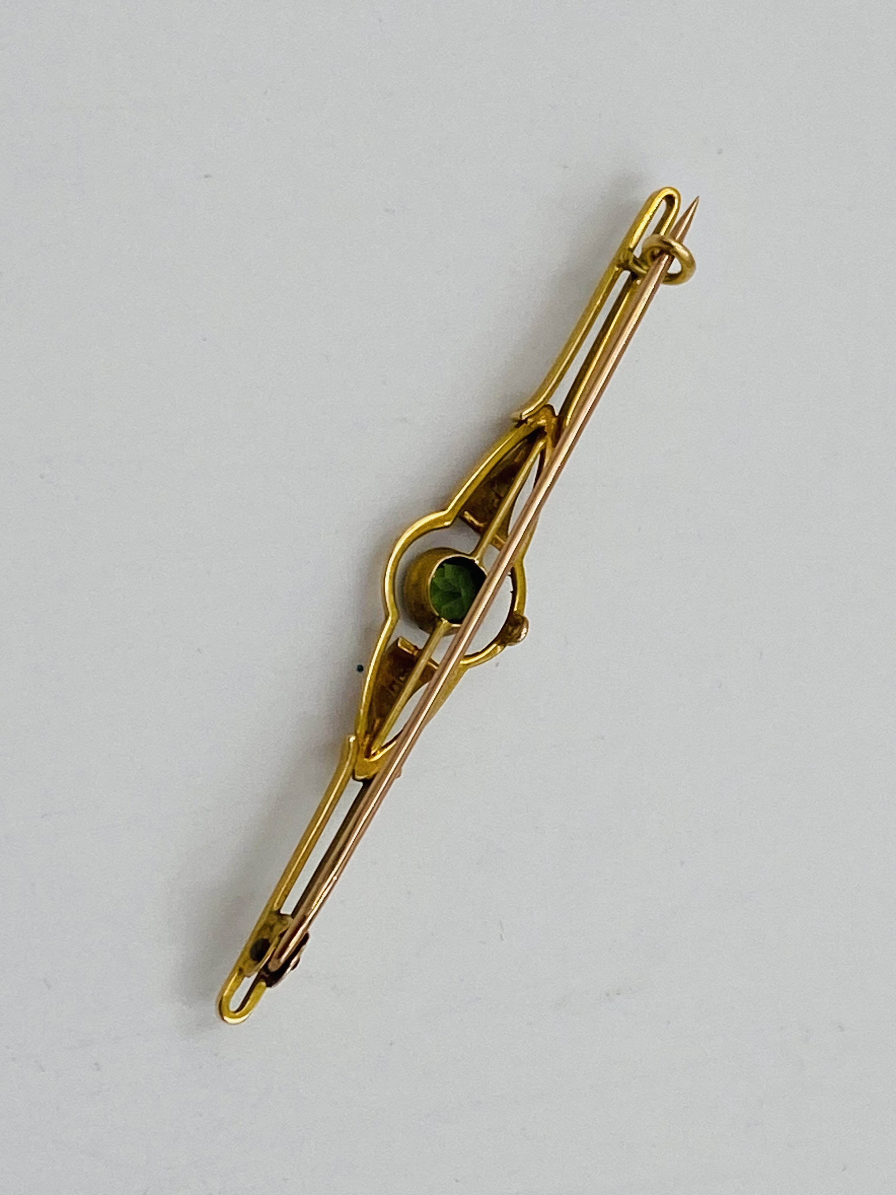 15ct gold brooch set with seed pearls - Image 2 of 3