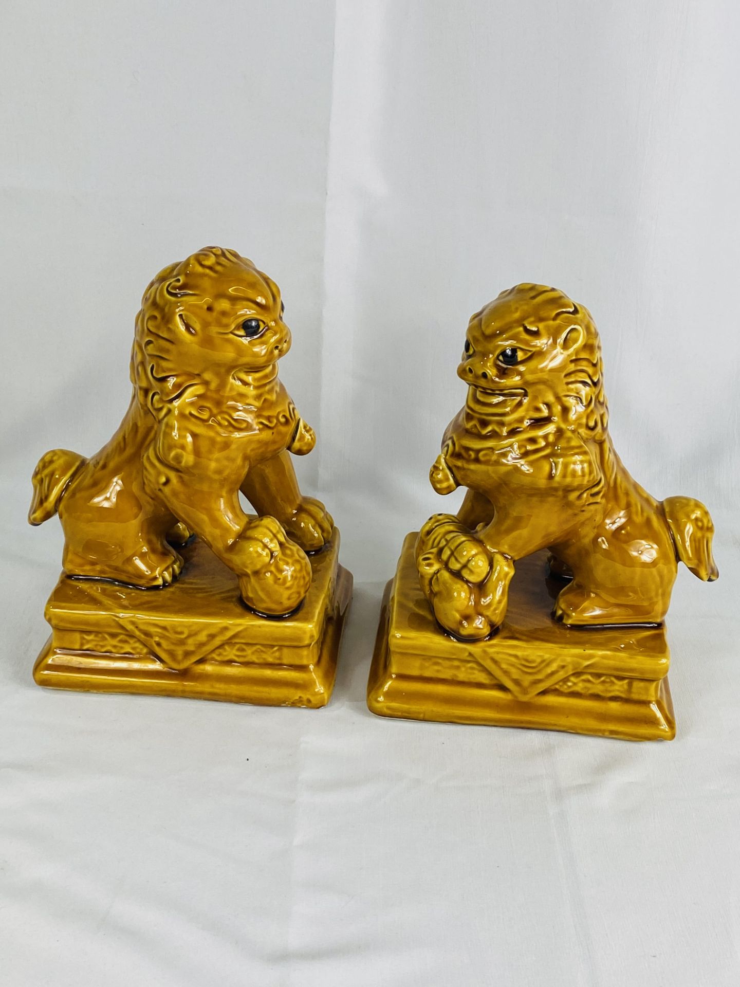 Pair of ceramic Foo Dogs, - Bild 3 aus 3