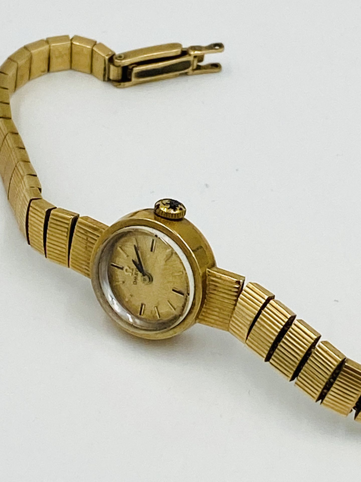 Ladies cocktail watch on 9ct gold strap - Image 2 of 5