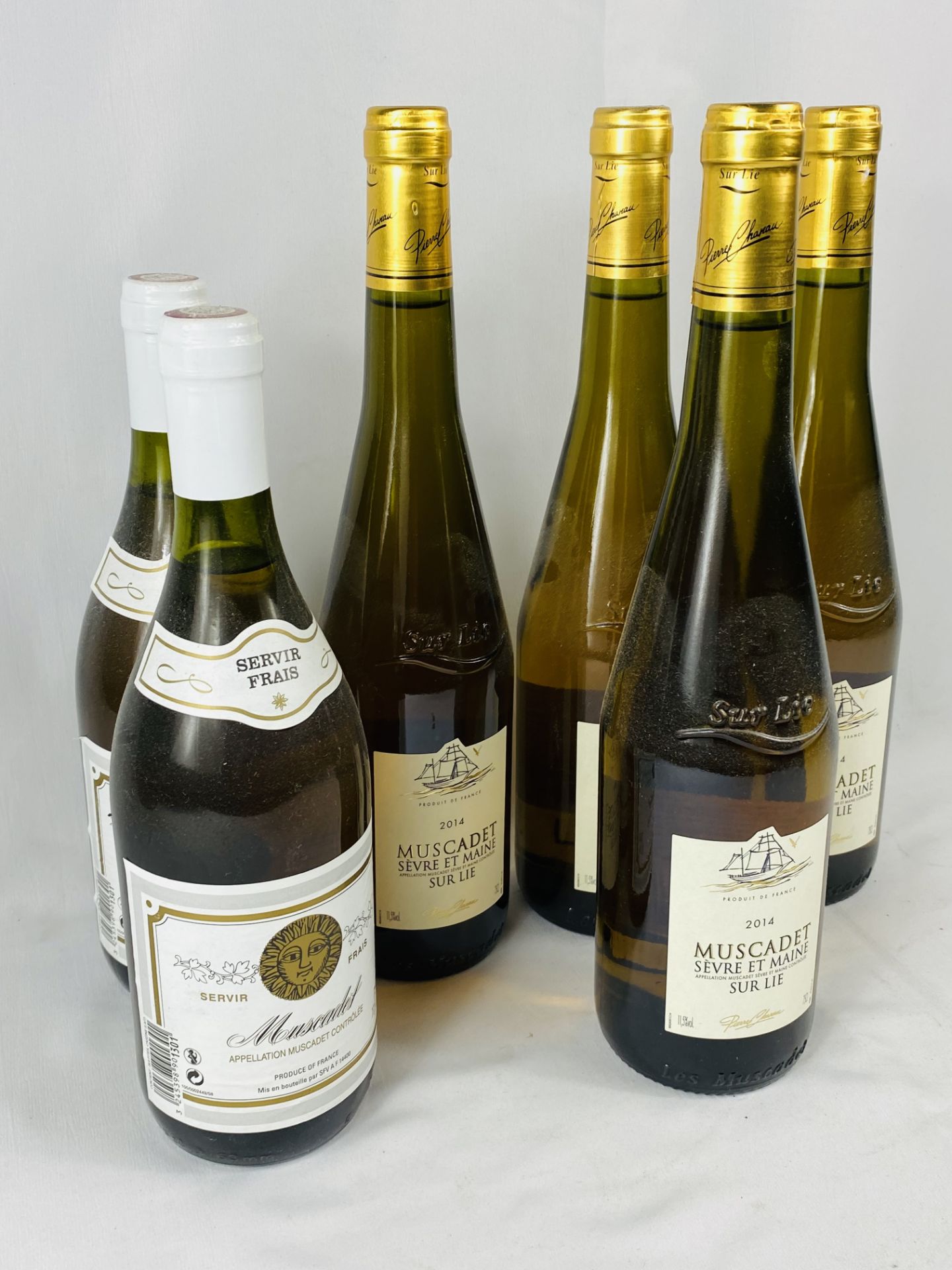 Four bottles 75cl of Muscadet Sèvre et Maine; together with two 75cl bottles of Muscadet - Image 3 of 4