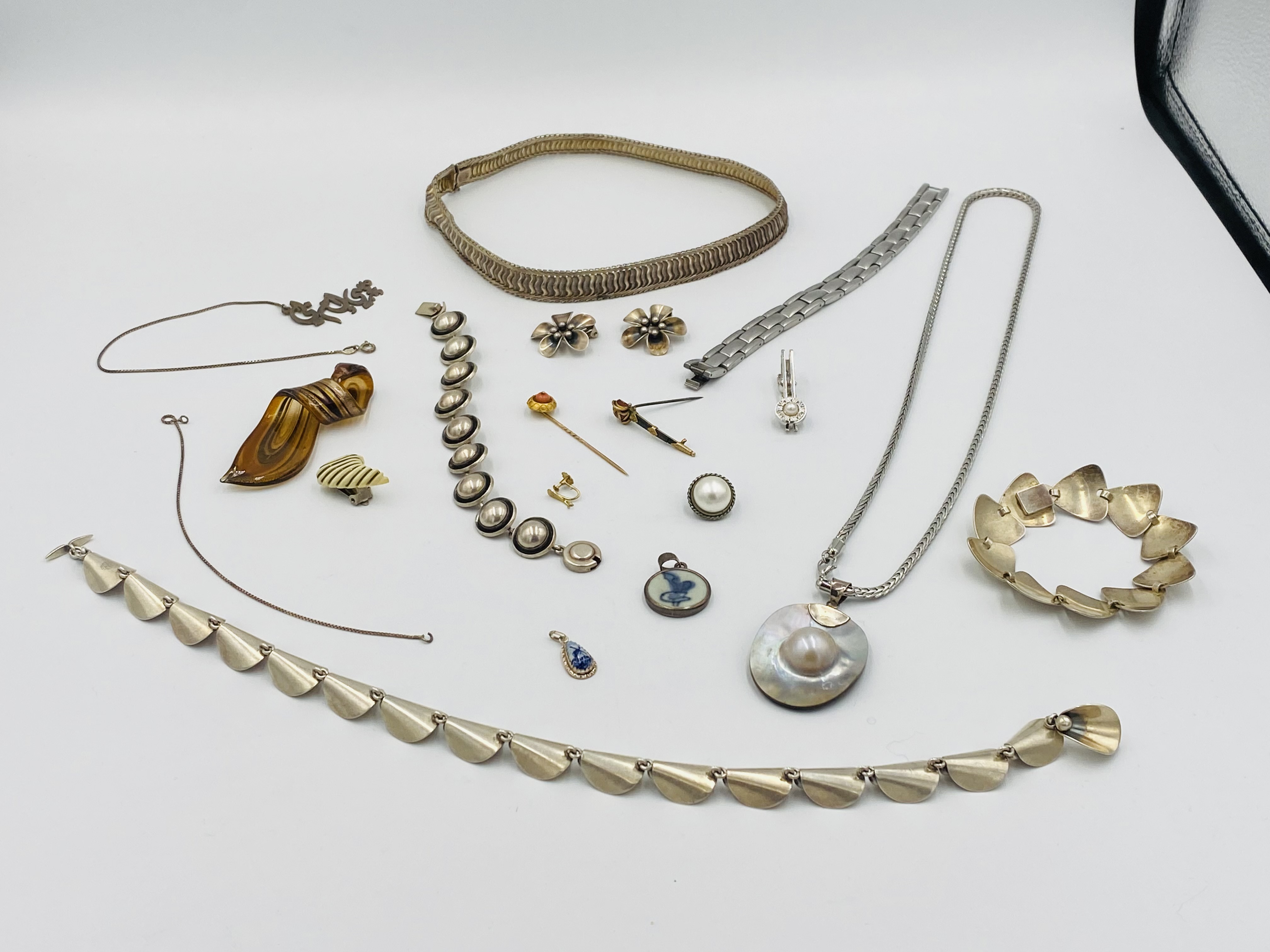 Quantity of N.E.From Danish silver jewellery and other items