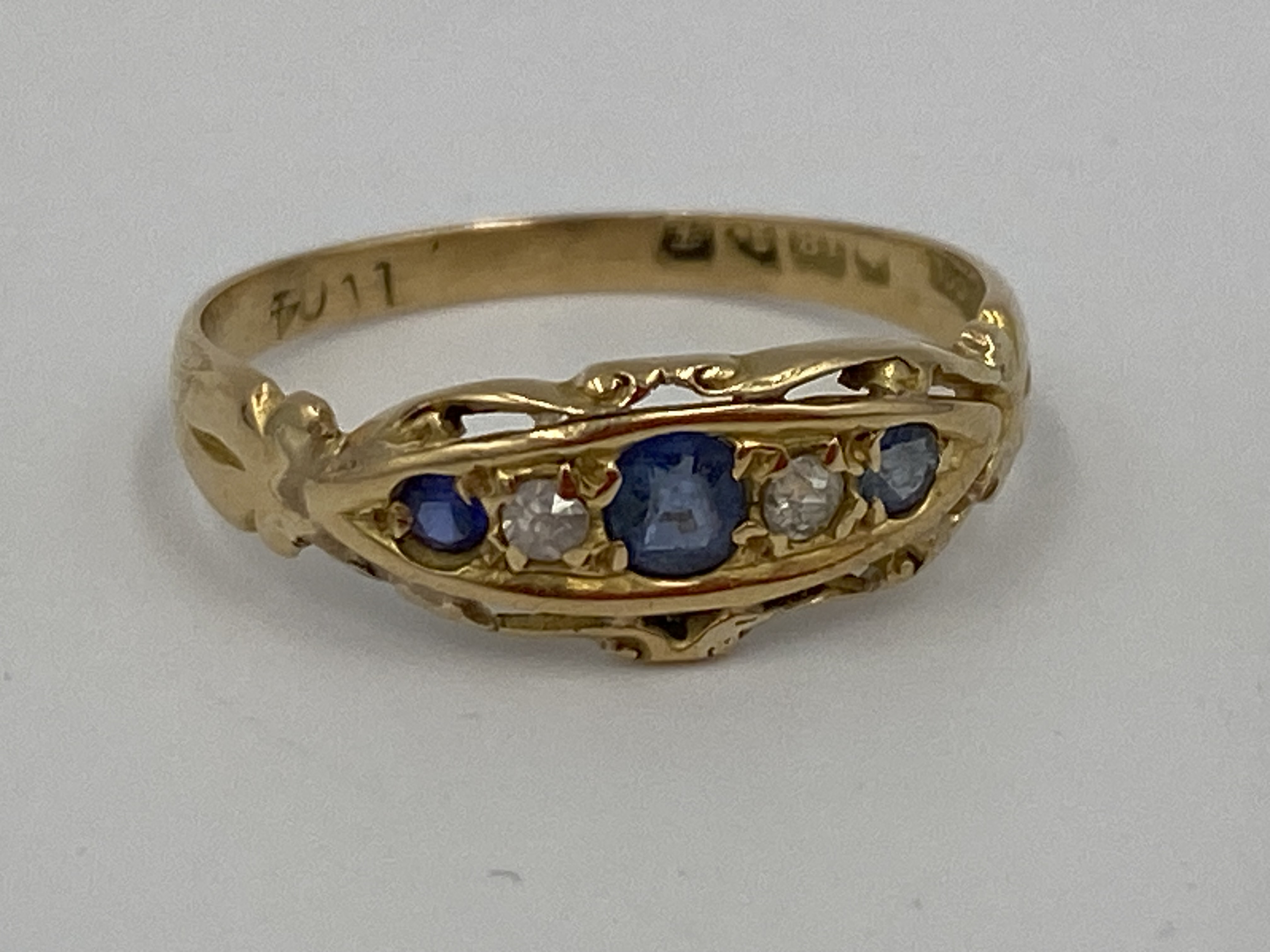18ct gold ring set with sapphires and diamonds - Image 2 of 4