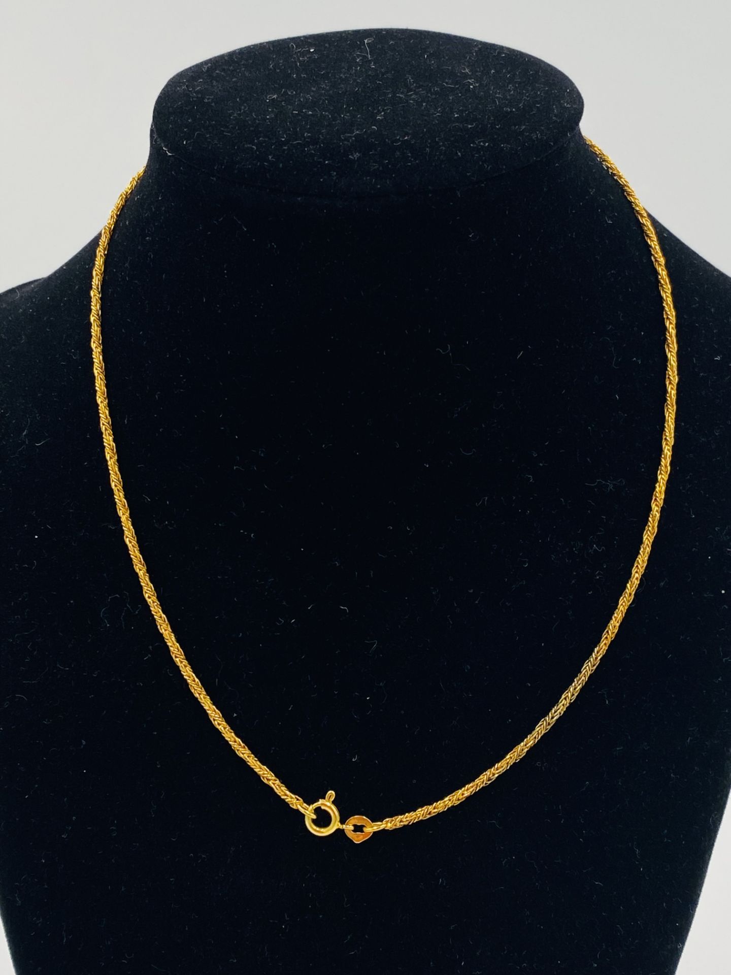 18ct gold necklace - Image 2 of 3